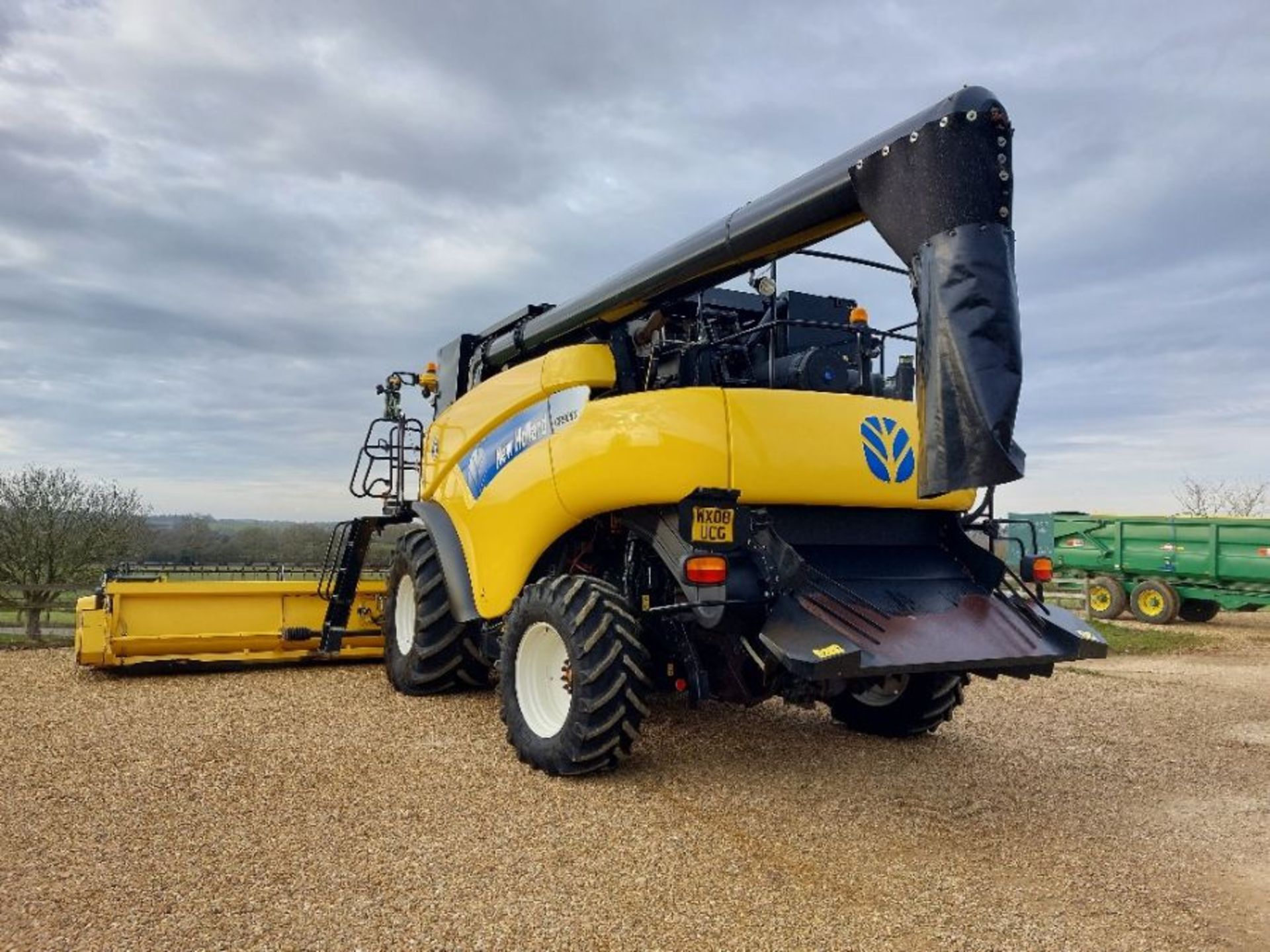 2008 New Holland CR9080 combine - Image 5 of 19