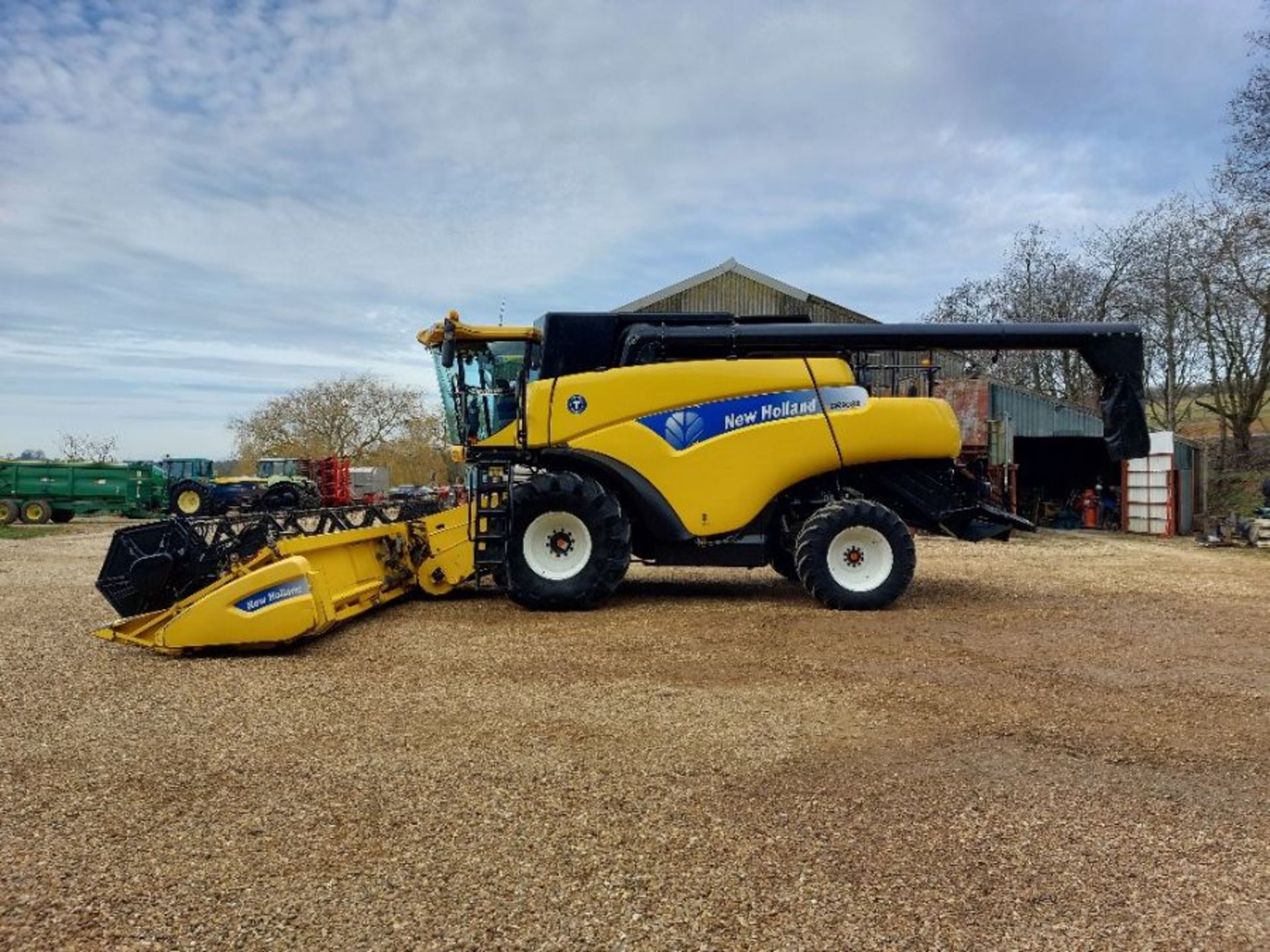 2008 New Holland CR9080 combine - Image 8 of 19