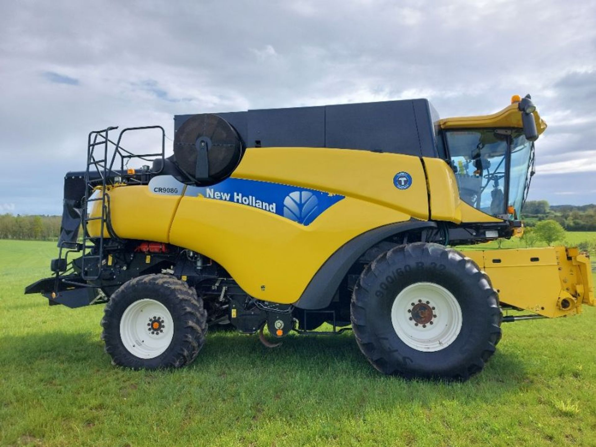 2008 New Holland CR9080 combine - Image 15 of 19