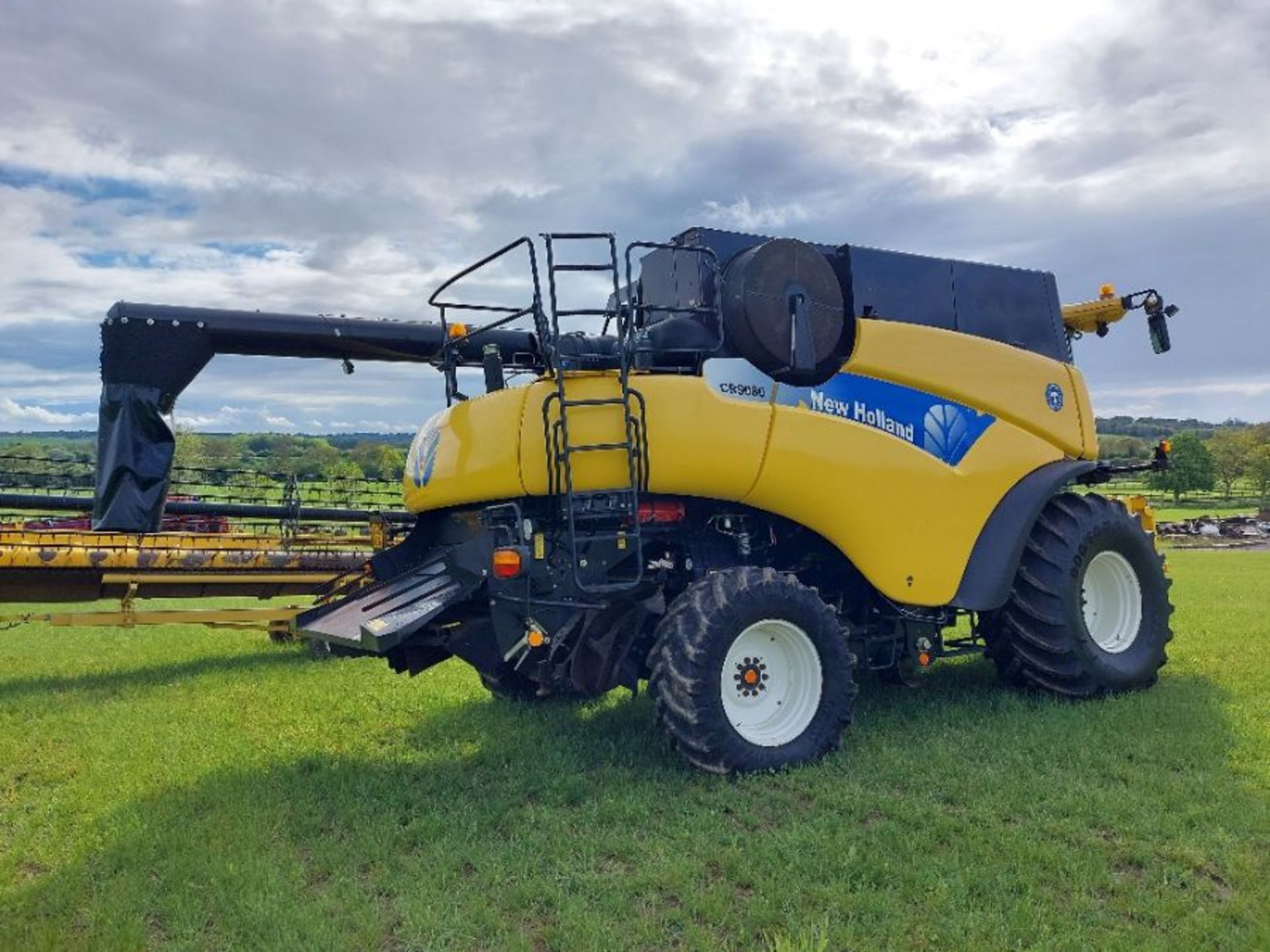 2008 New Holland CR9080 combine - Image 16 of 19