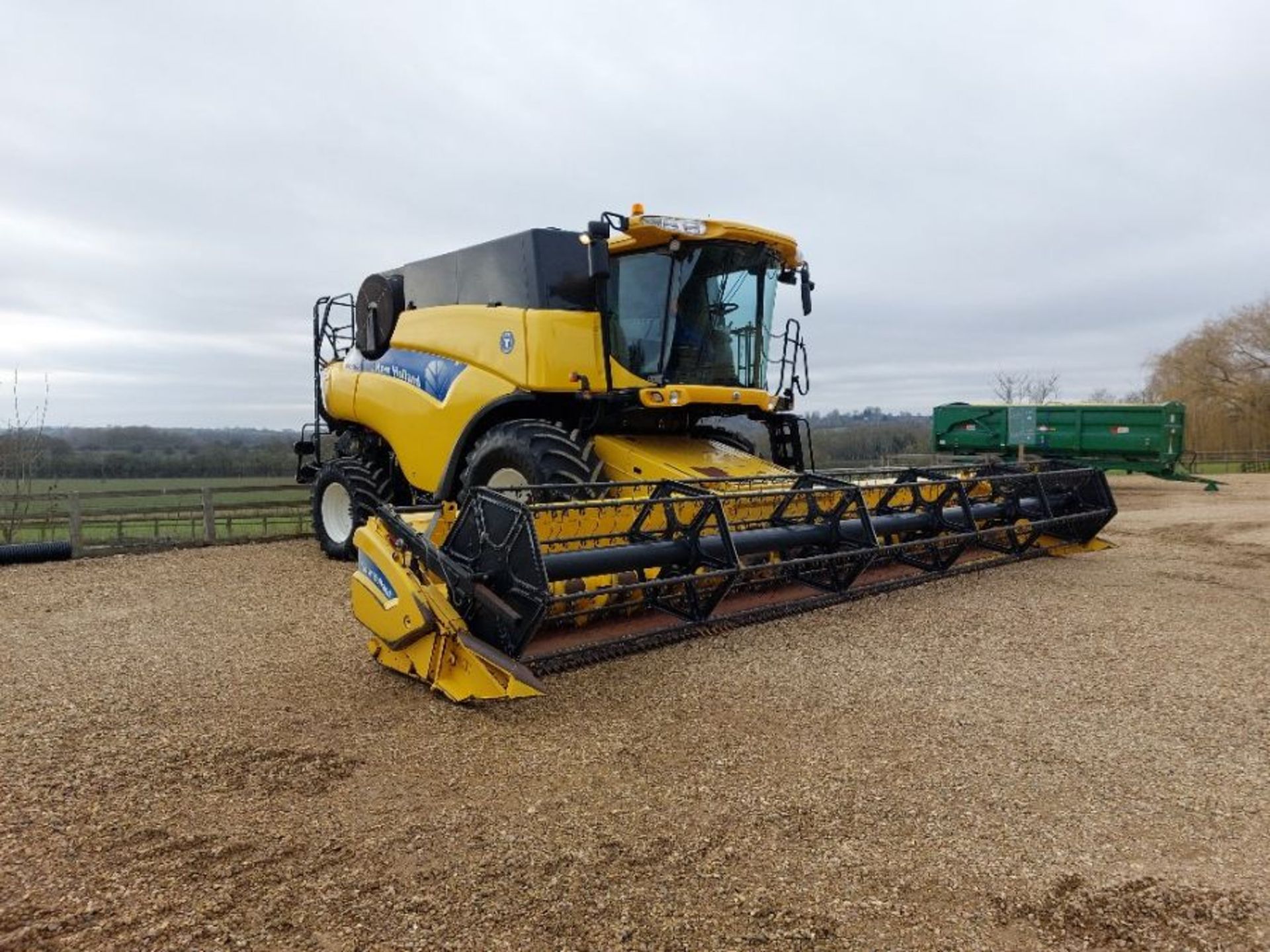 2008 New Holland CR9080 combine