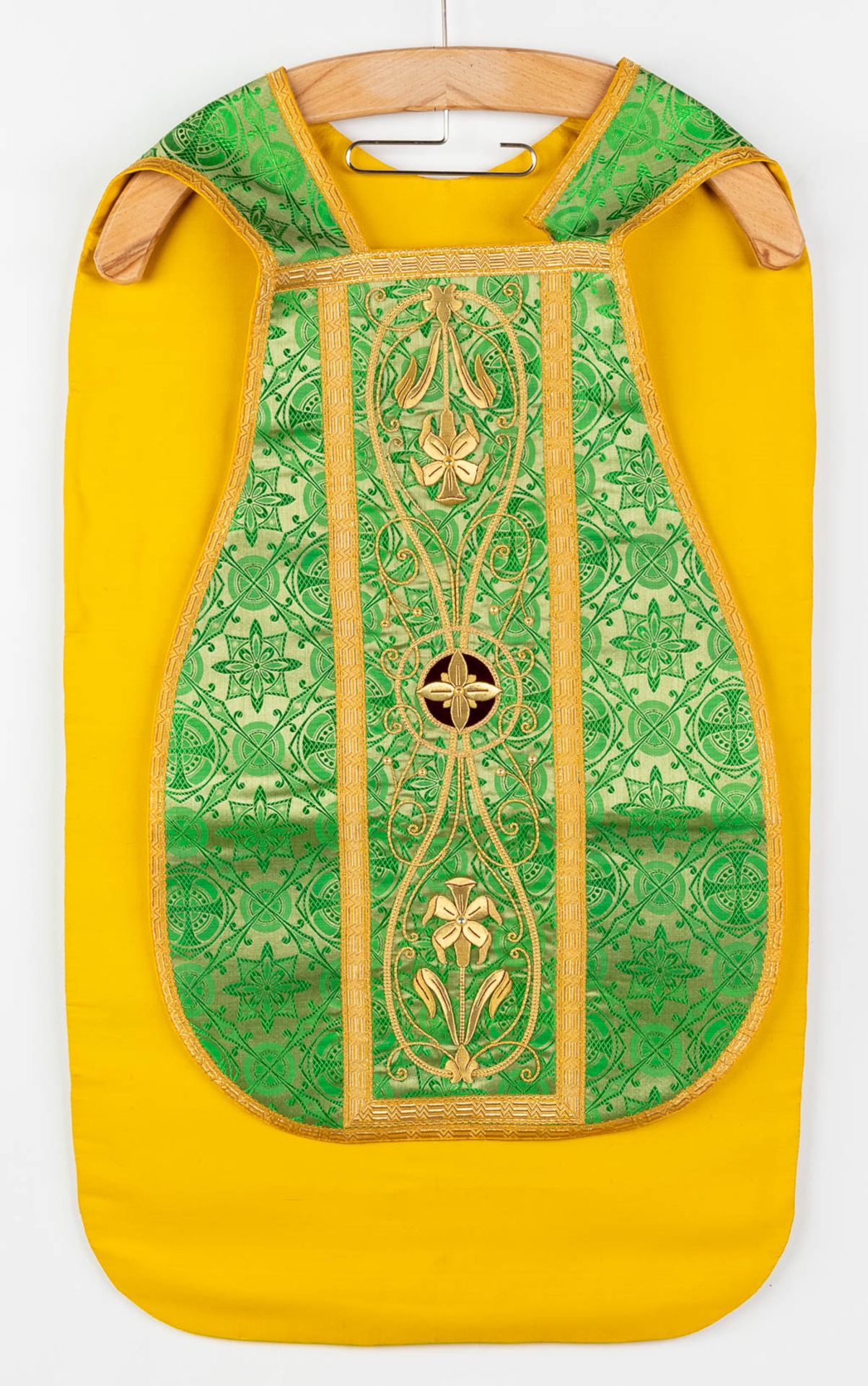 A set of 6 Roman Chasubles, maniple, Stola and Chalice veils - Image 31 of 37