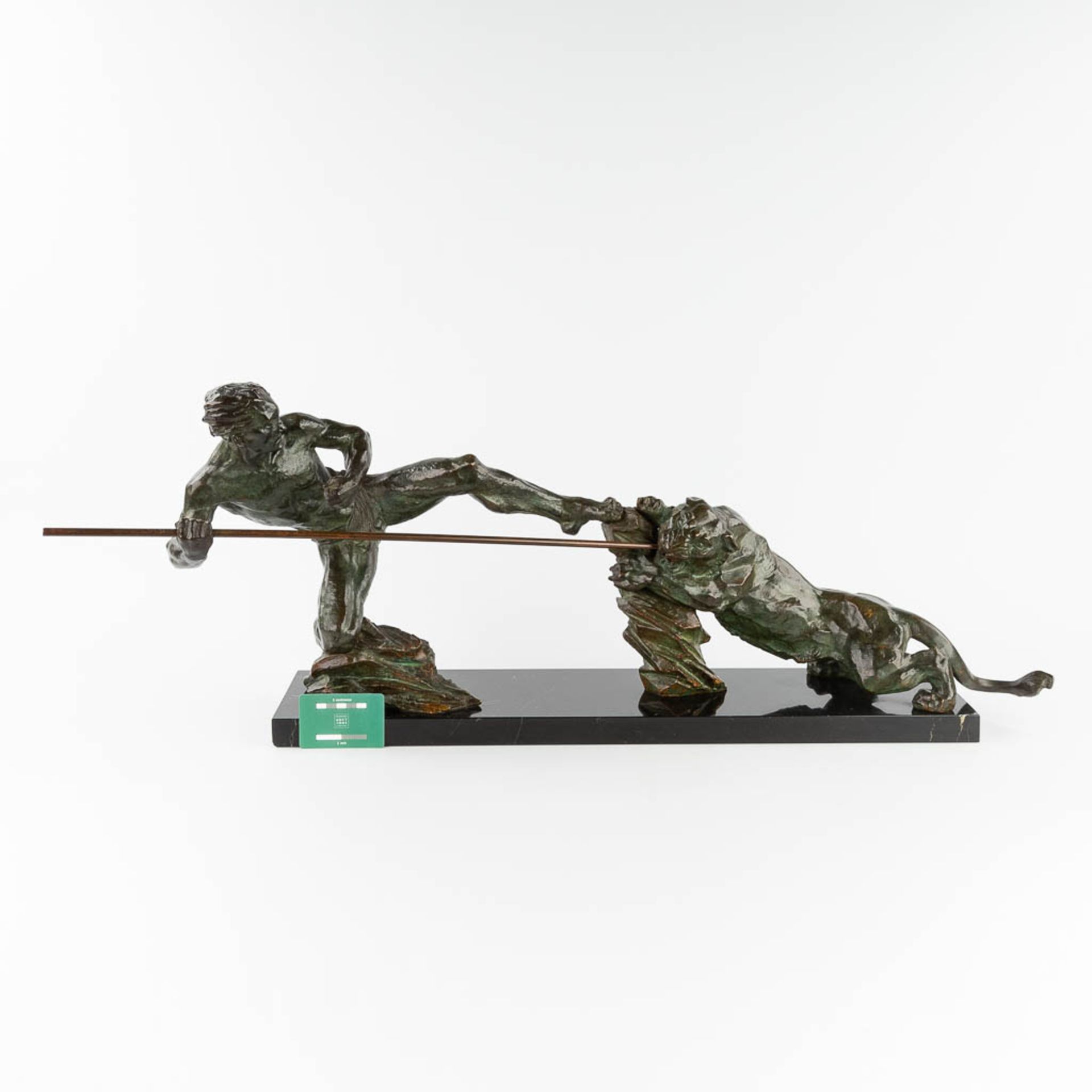 P. BERJEAN (XX) Fighting a lion, patinated bronze, marble. (L:29 x W:100 x H:37 cm) - Bild 2 aus 11