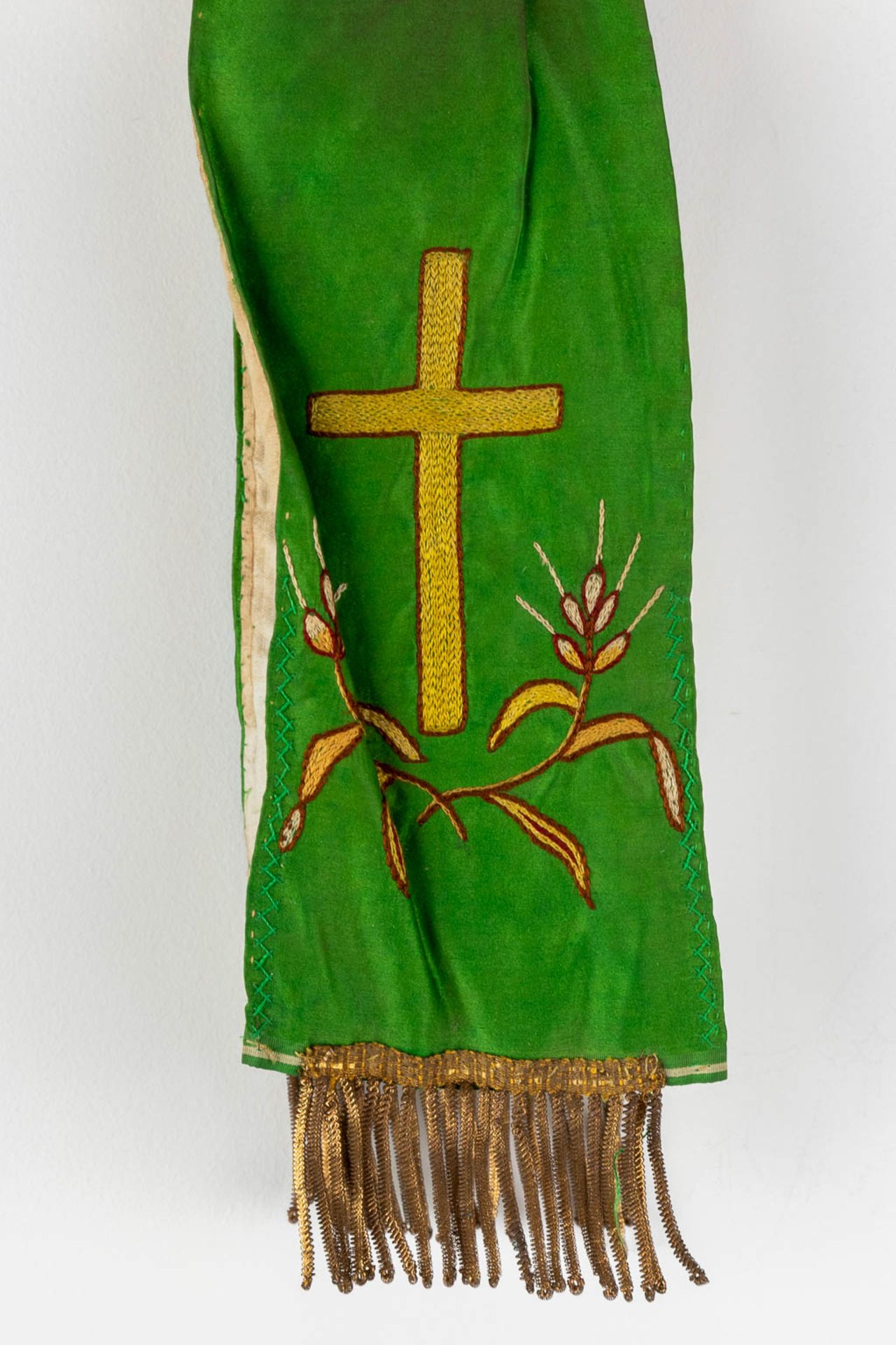 A set of 6 Roman Chasubles, maniple, Stola and Chalice veils - Image 36 of 37