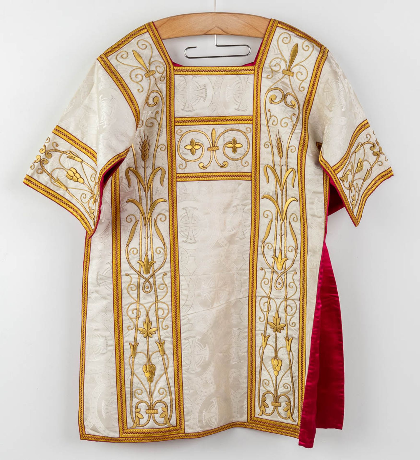 A matching set of Liturgical robes, 4 dalmatics, maniples and stola. - Image 12 of 17