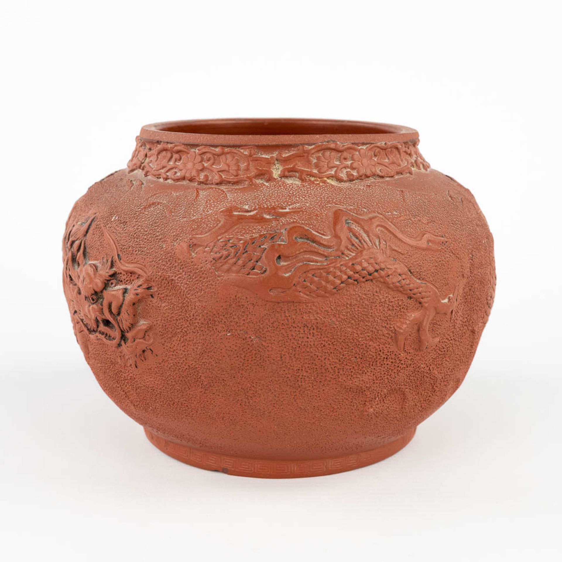 A Chinese stoneware vase, with a relief dragon. 19th/20th C. (H:13 x D:17 cm) - Image 7 of 13