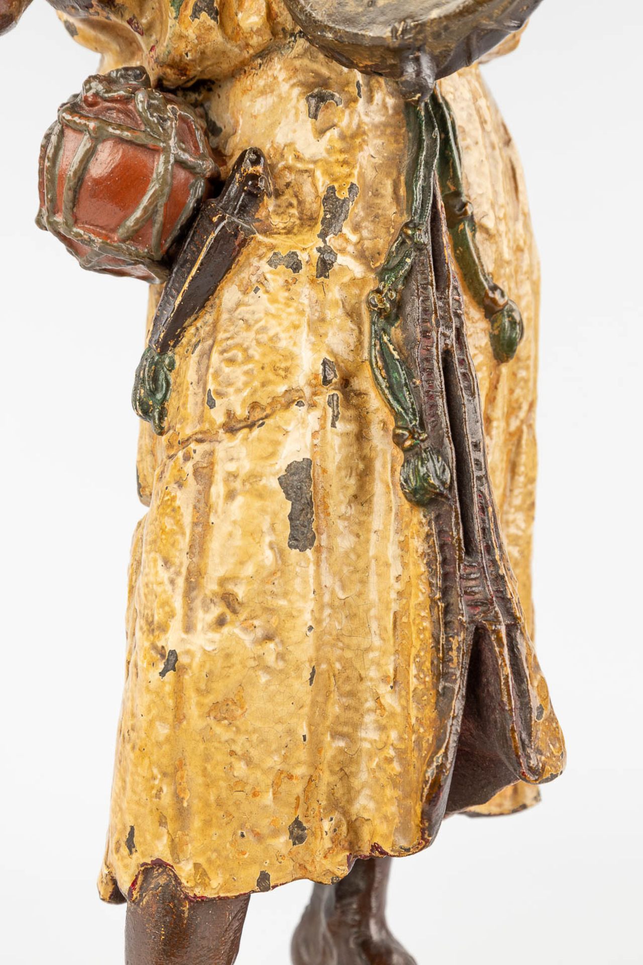 A large figurine of an Arab Bedouin, playing a musical instrument, patinated spelter. 19th C. (L:17, - Bild 15 aus 17