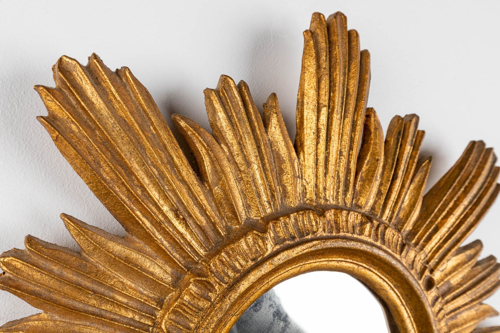 A mid-century sunburst mirror, with a flat mirror. (D:46 cm) - Image 4 of 6