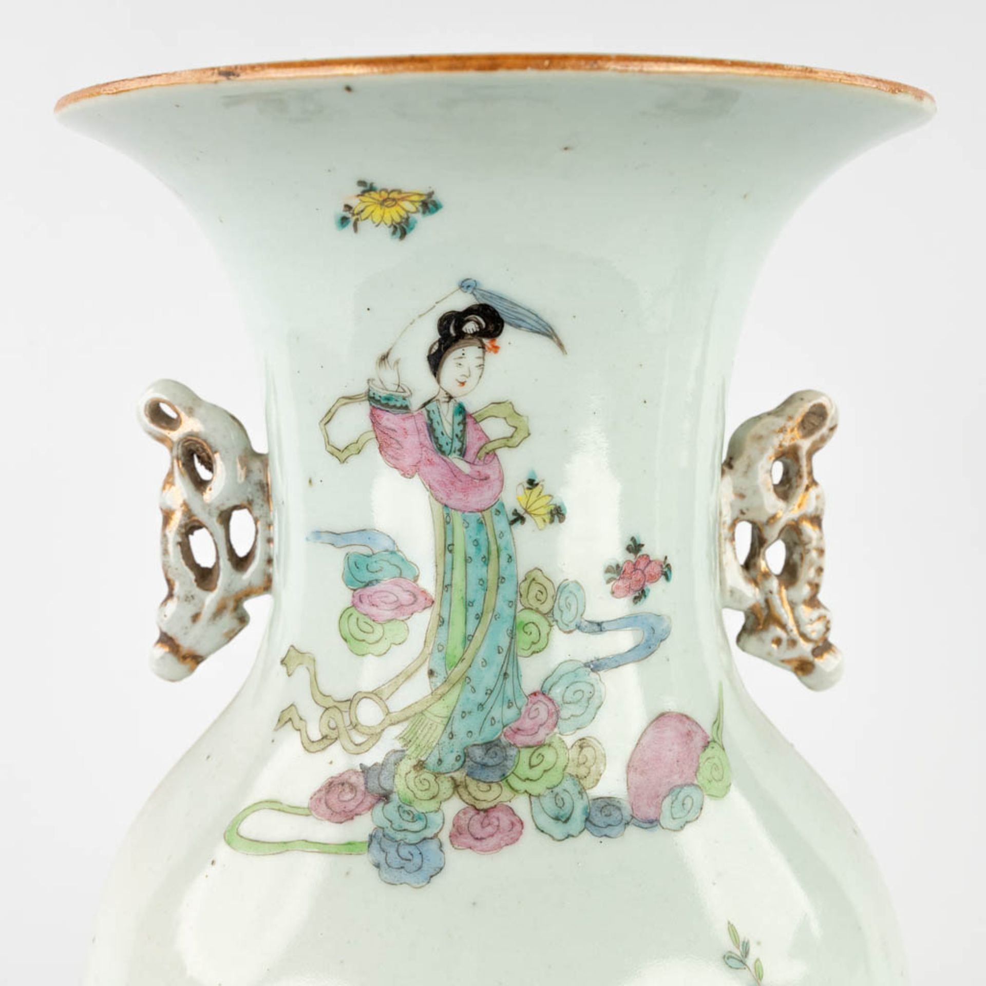 Three Chinese vases, decorated with ladies in the garden. 19th/20th C. (H:44 x D:21 cm) - Image 12 of 19