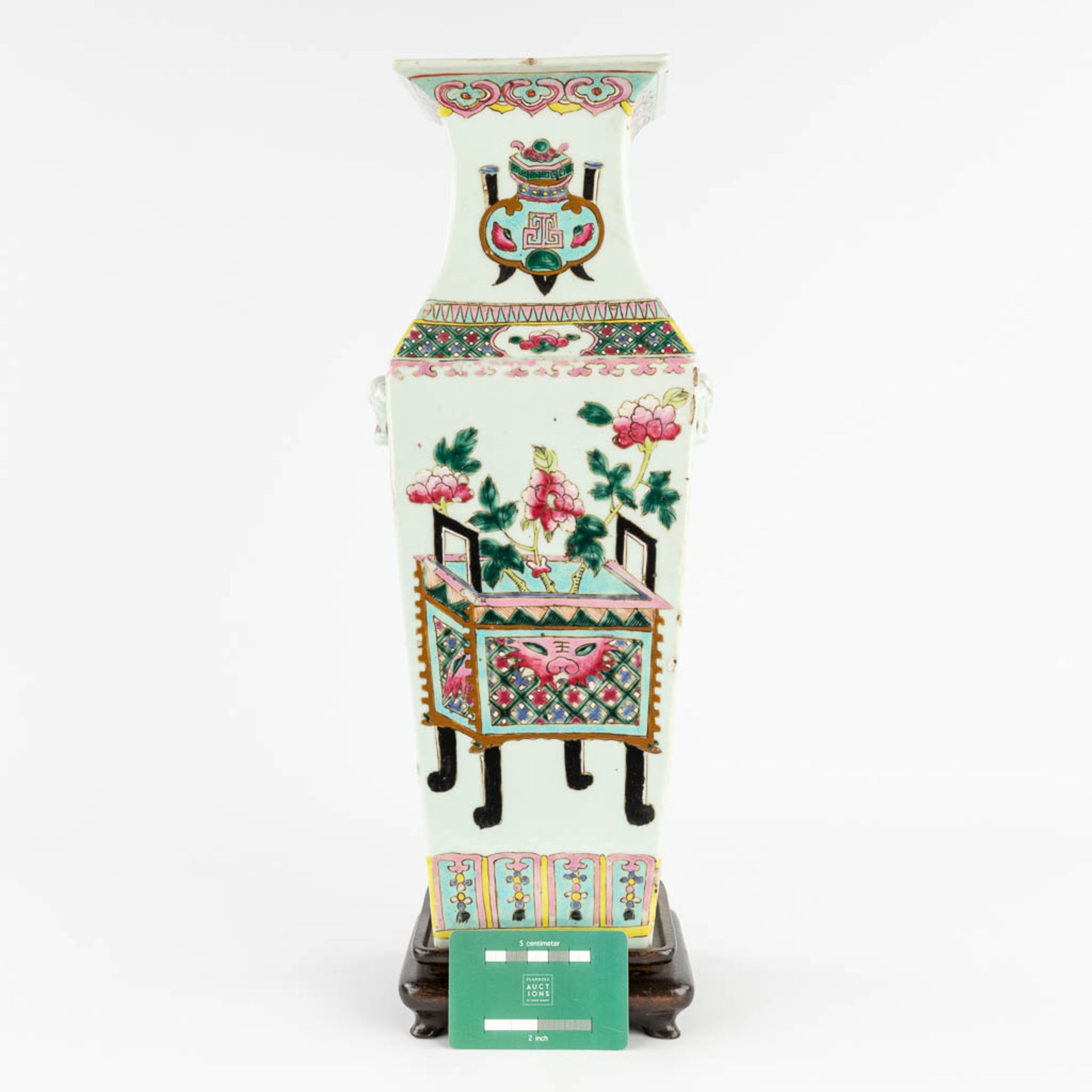A square Chinese vase Famille Rose, decorated with flower vases. 19th C. (L:17 x W:14,5 x H:42 cm) - Image 2 of 15
