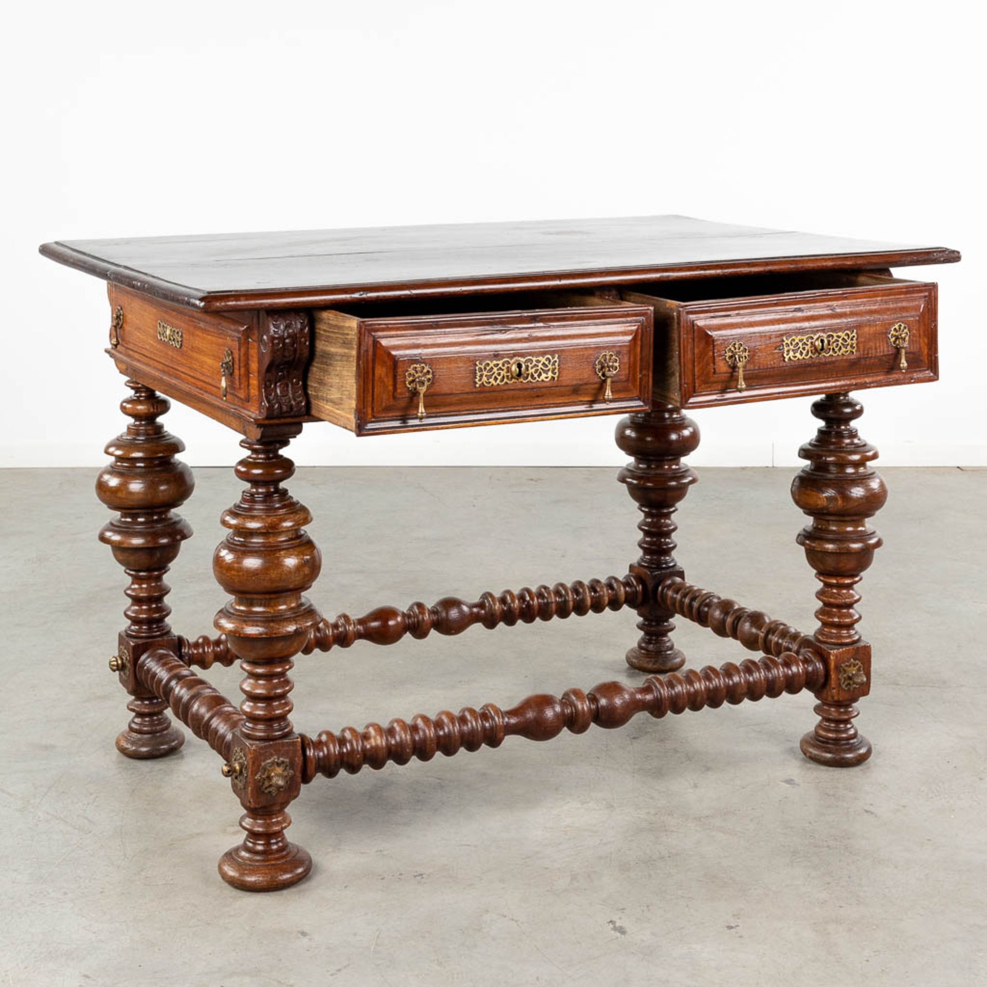 An antique payment table, probably portugal, 18th C. (L:80 x W:125 x H:83 cm) - Bild 3 aus 15