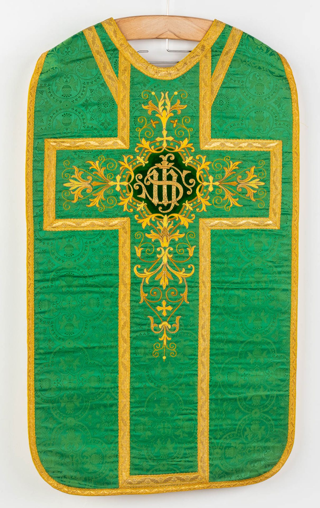 A set of 6 Roman Chasubles, maniple, Stola and Chalice veils - Image 14 of 37