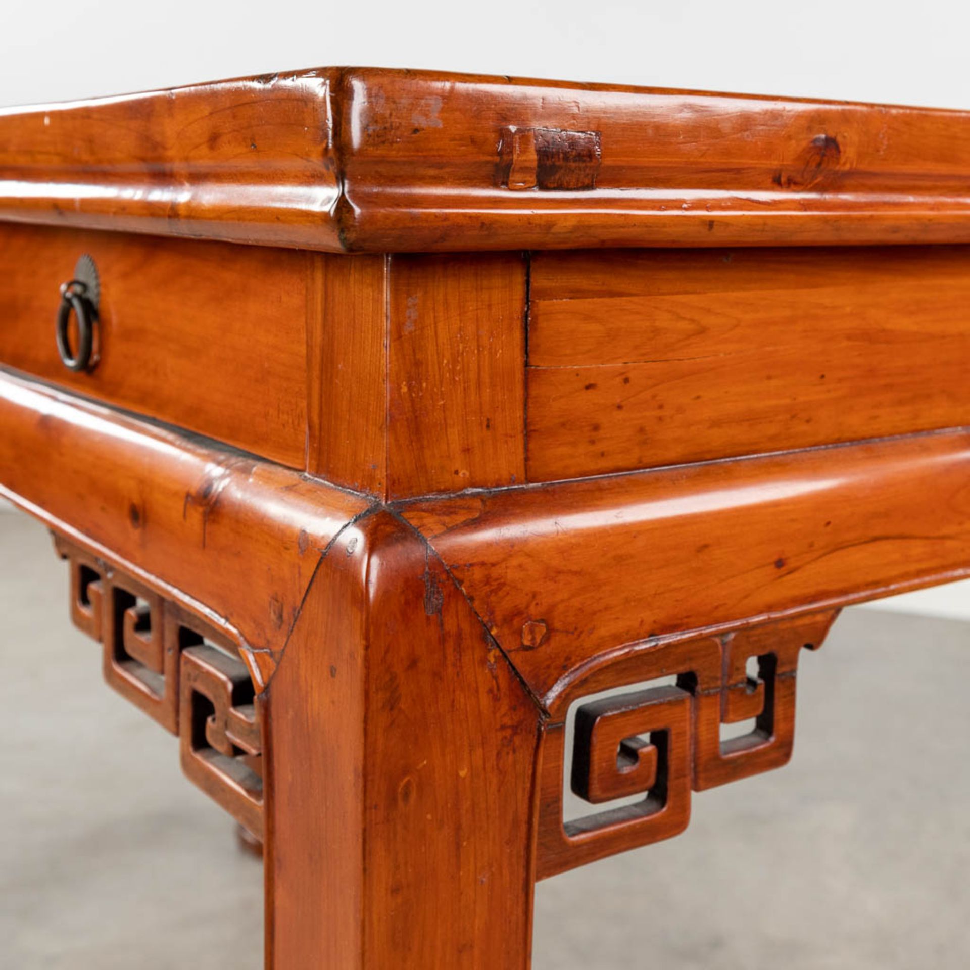 An antique Chinese side table, hardwood. (L:60 x W:130 x H:82 cm) - Bild 13 aus 15