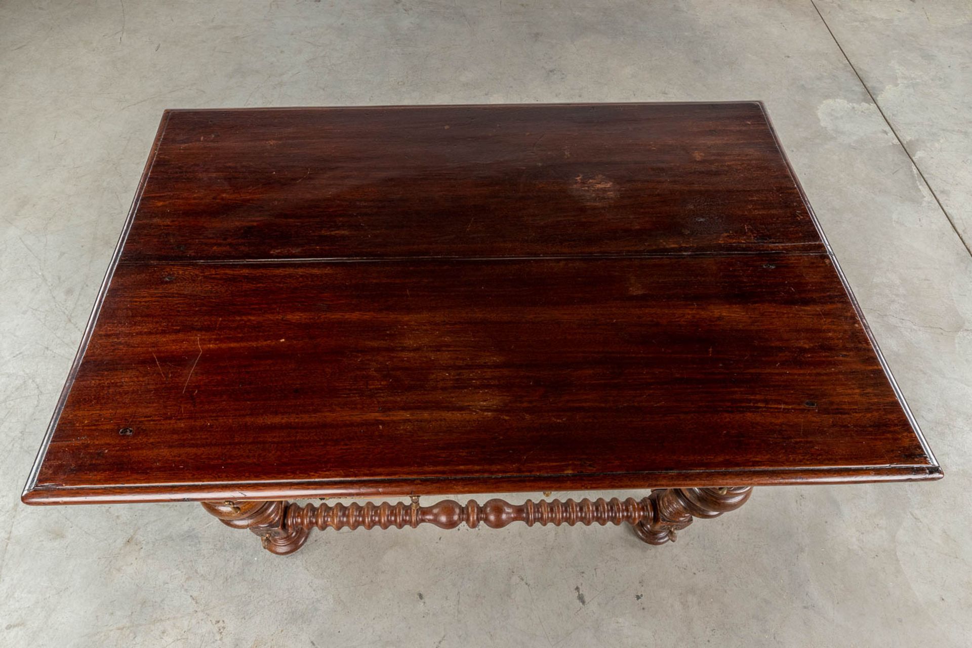 An antique payment table, probably portugal, 18th C. (L:80 x W:125 x H:83 cm) - Bild 9 aus 15