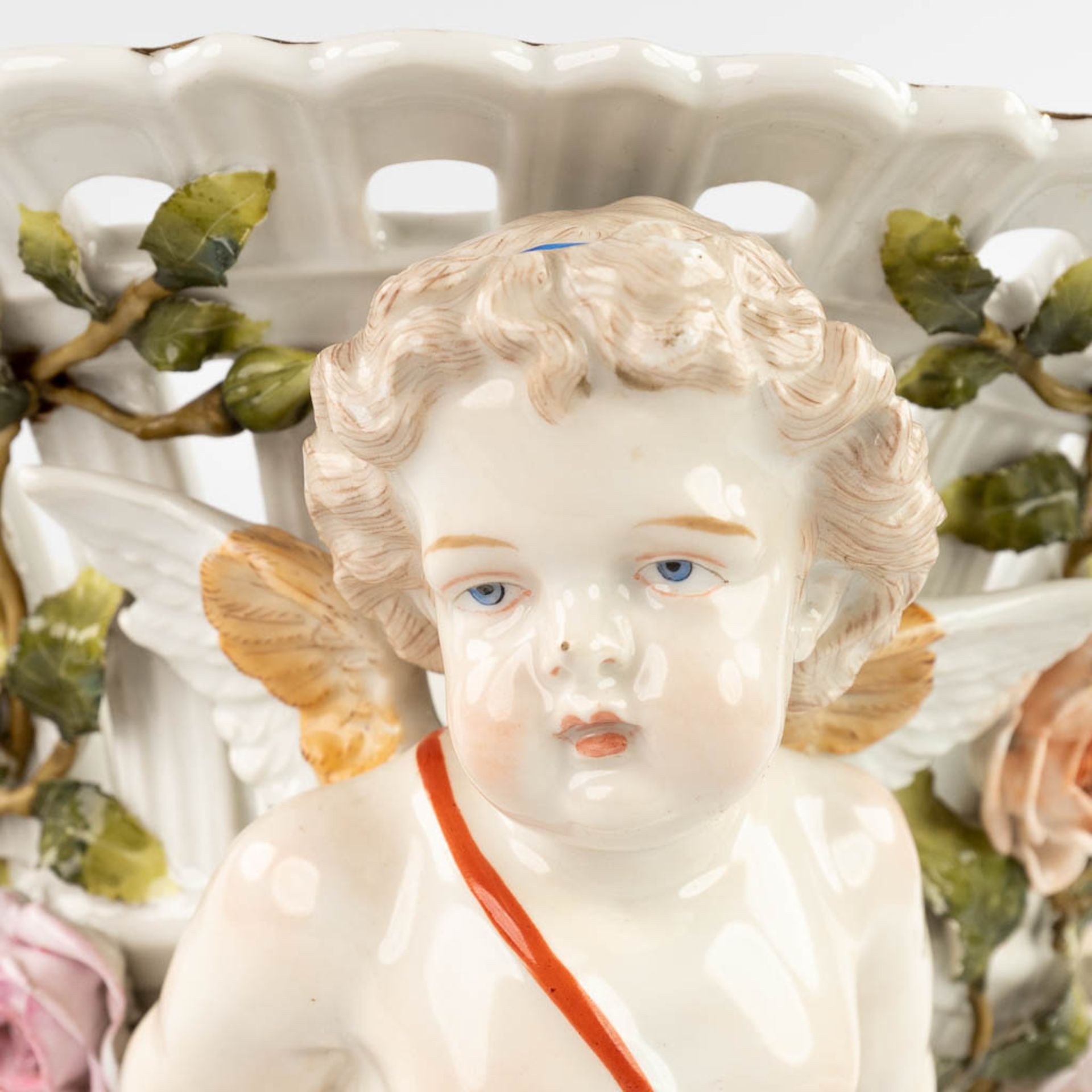 Sitzendorf is a porcelain table centrepiece in the shape of a basket held by putti. 19th C. (H:25 x - Image 12 of 12