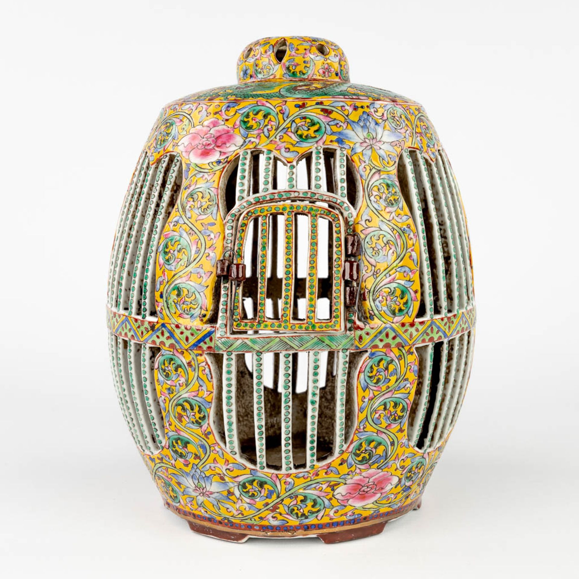 A Chinese porcelain 'Bird Cage', Famille Rose, Qianlong Mark. 20th C. (H:25 x D:19 cm)