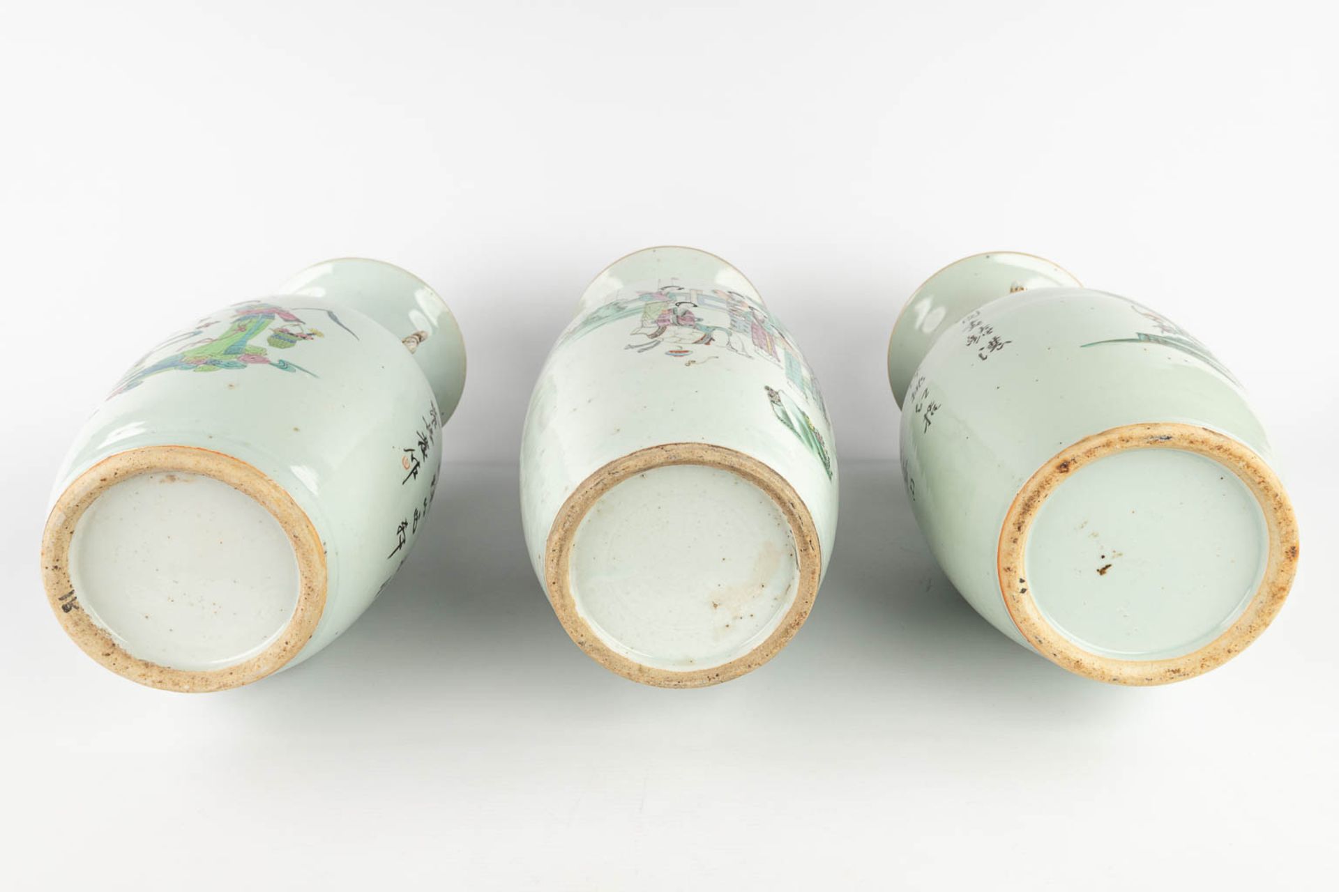 Three Chinese vases, decorated with ladies in the garden. 19th/20th C. (H:44 x D:21 cm) - Image 6 of 19