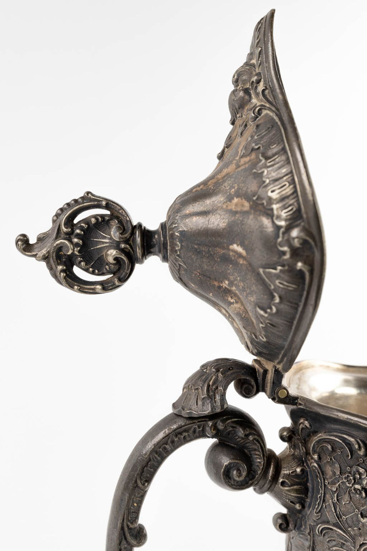 WMF, a pitcher and a vase, silver-plated metal in Art Nouveau style. (L:13,5 x W:18 x H:38 cm) - Image 13 of 15