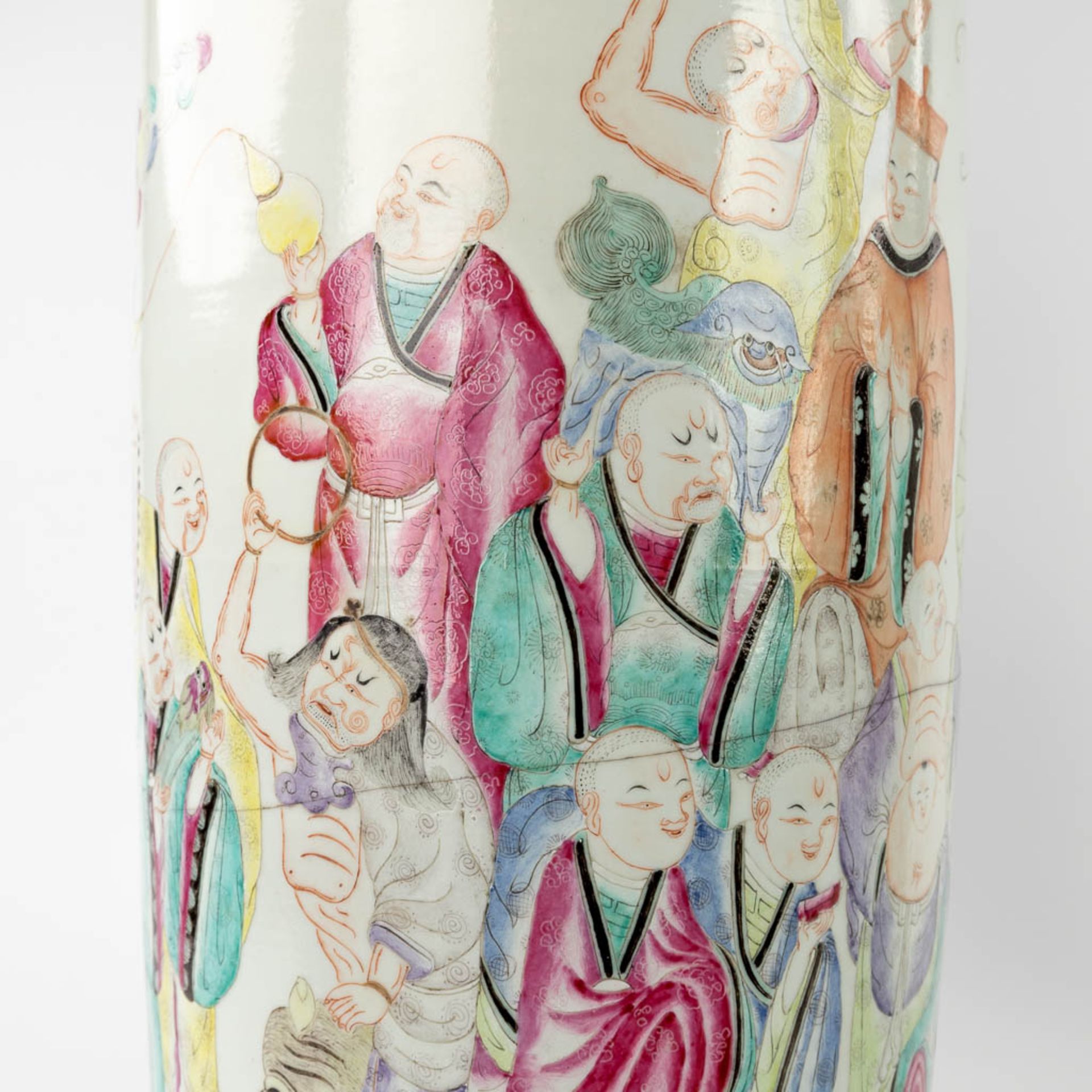 A pair of Chinese Famille Rose vases, decorated with wise men. 19th/20th C. (H:61 x D:21 cm) - Image 13 of 18