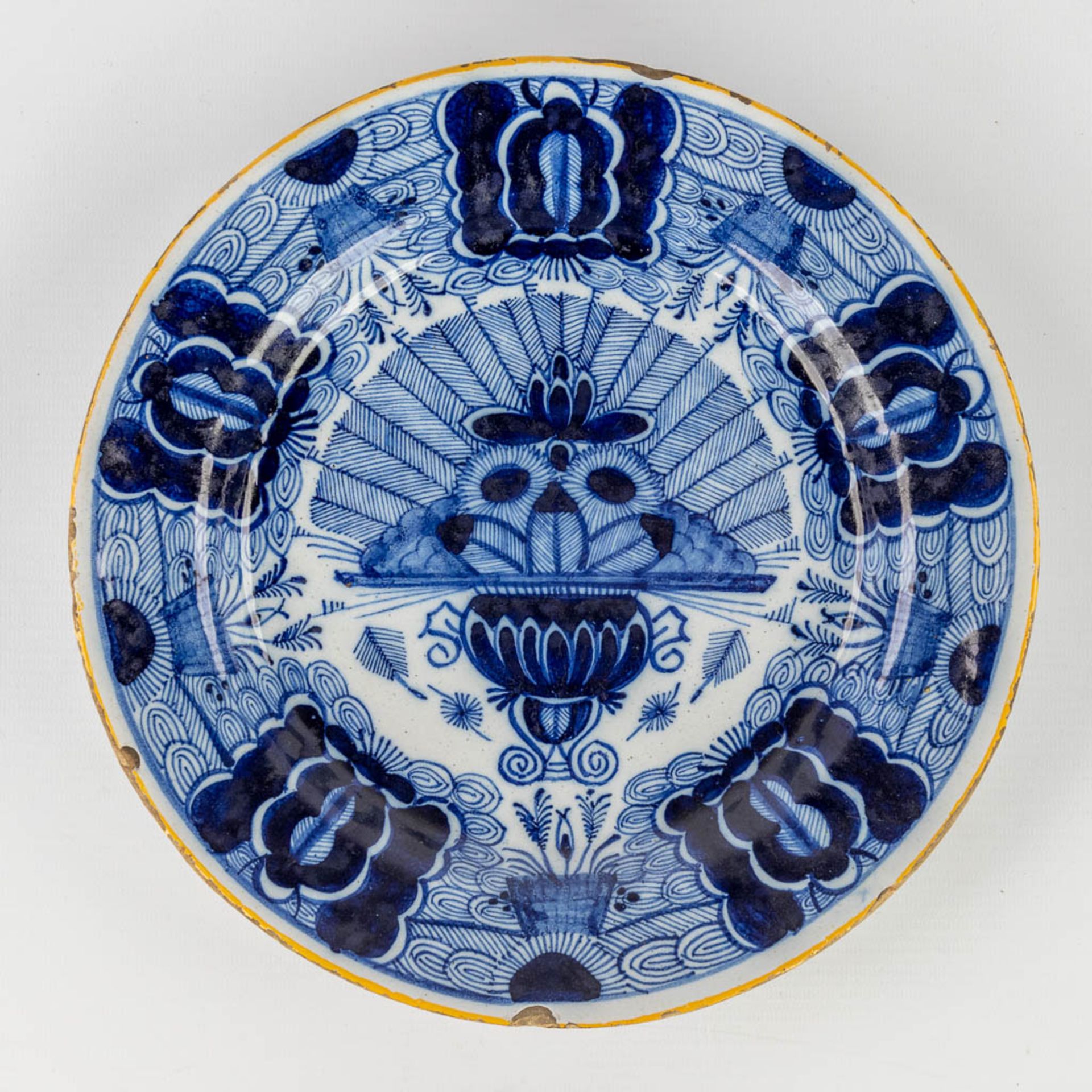 12 plates 'Peacock' or 'Pauwstaart', Delft, 18th C. (D:34,5 cm) - Image 16 of 18