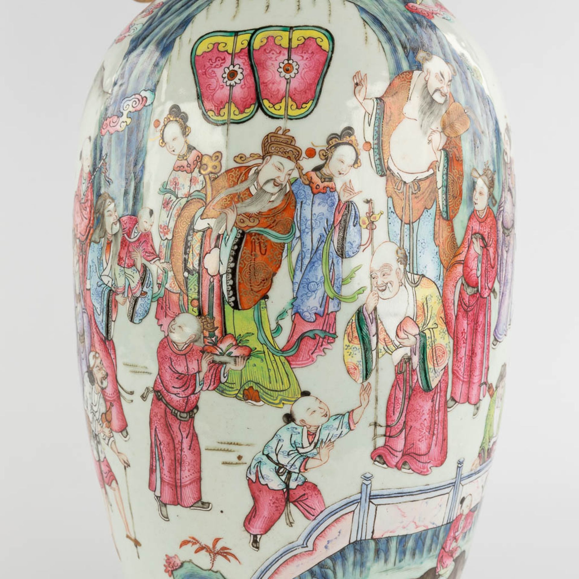 A Chinese Famille Rose vase, decorated with Wise men and items of good fortune. 19th C. (H:60 x D:25 - Image 12 of 18