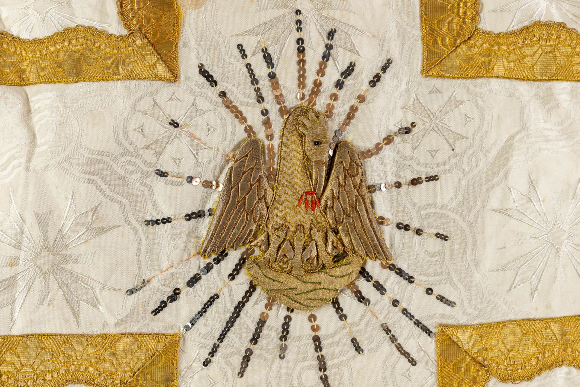 4 embroidered altar pieces, a Roman Chasuble and Chalice Veil, thick gold and silver thread embroide - Image 11 of 14