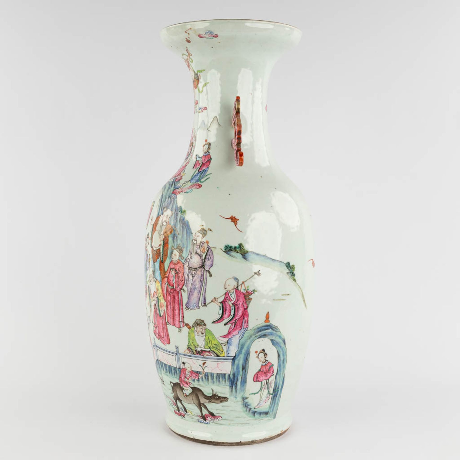 A Chinese Famille Rose vase, decorated with Wise men and items of good fortune. 19th C. (H:60 x D:25 - Image 6 of 18