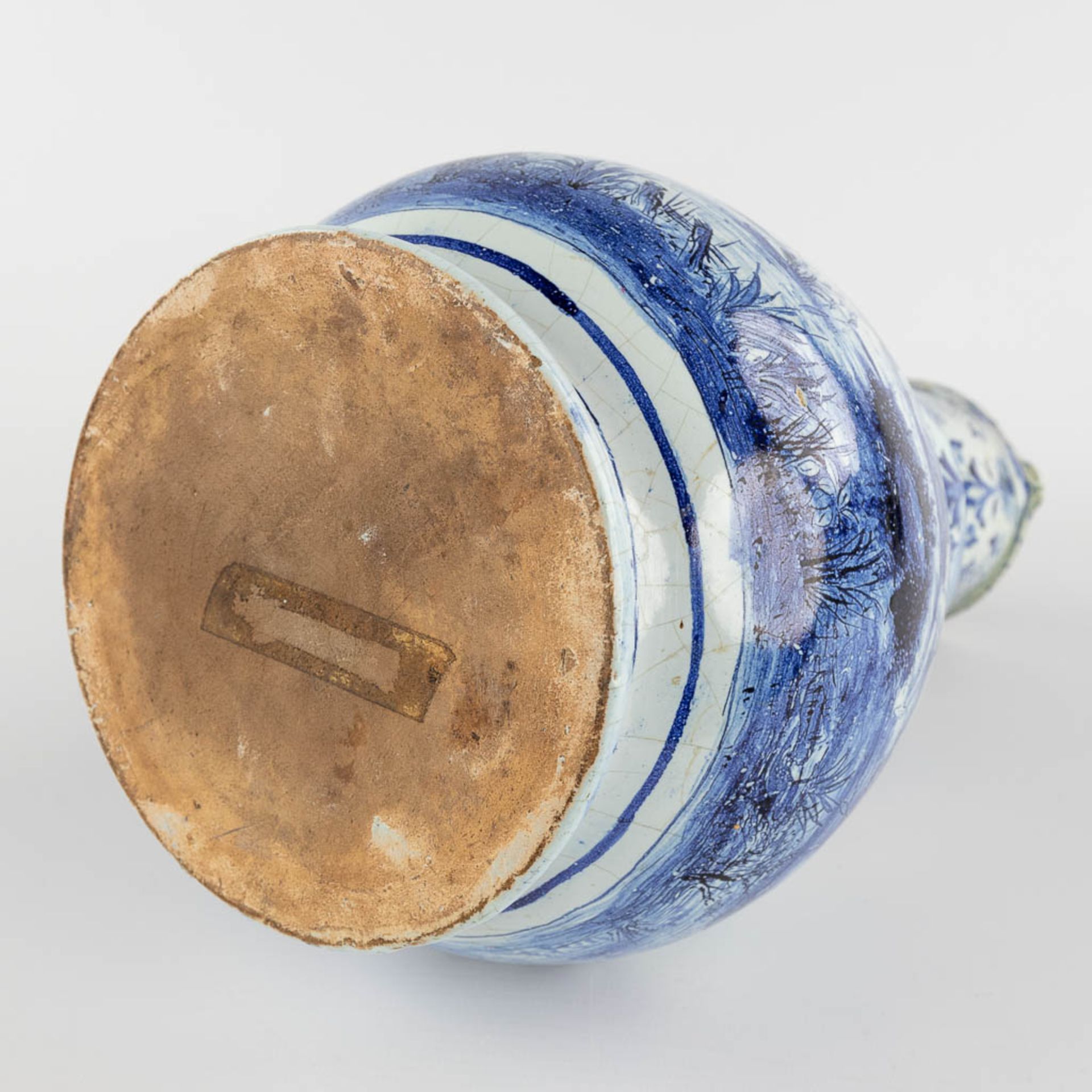 Delft, an antique pitcher with romantic scène, blue-white faience. 18th c. (L:17 x W:20 x H:33 cm) - Image 10 of 20