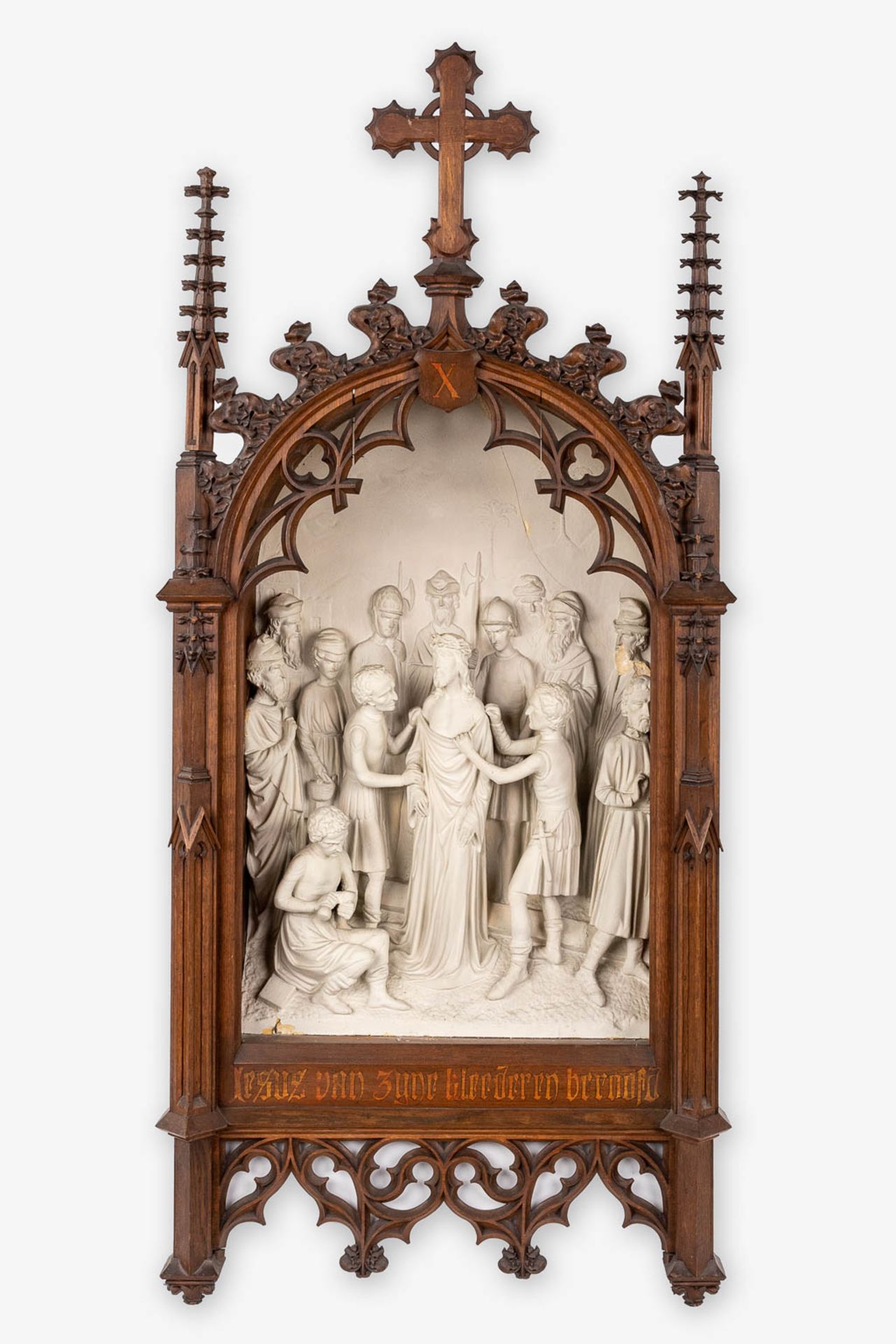 An extensive 14-piece 'Stations Of The Cross', plaster with gothic revival, wood-sculptured frames. - Image 21 of 30
