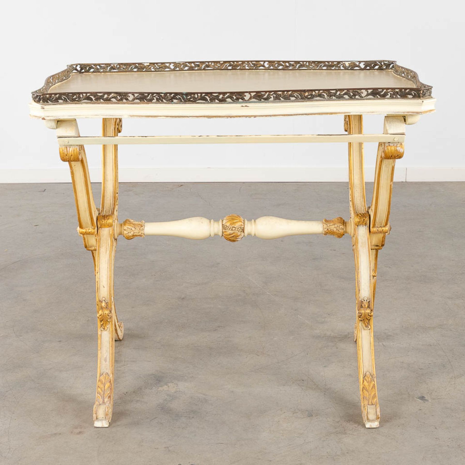 A serving table with bronze gallery, Italian style wood-sculptures. 19th C. (L:60 x W:89 x H:79 cm) - Bild 3 aus 14