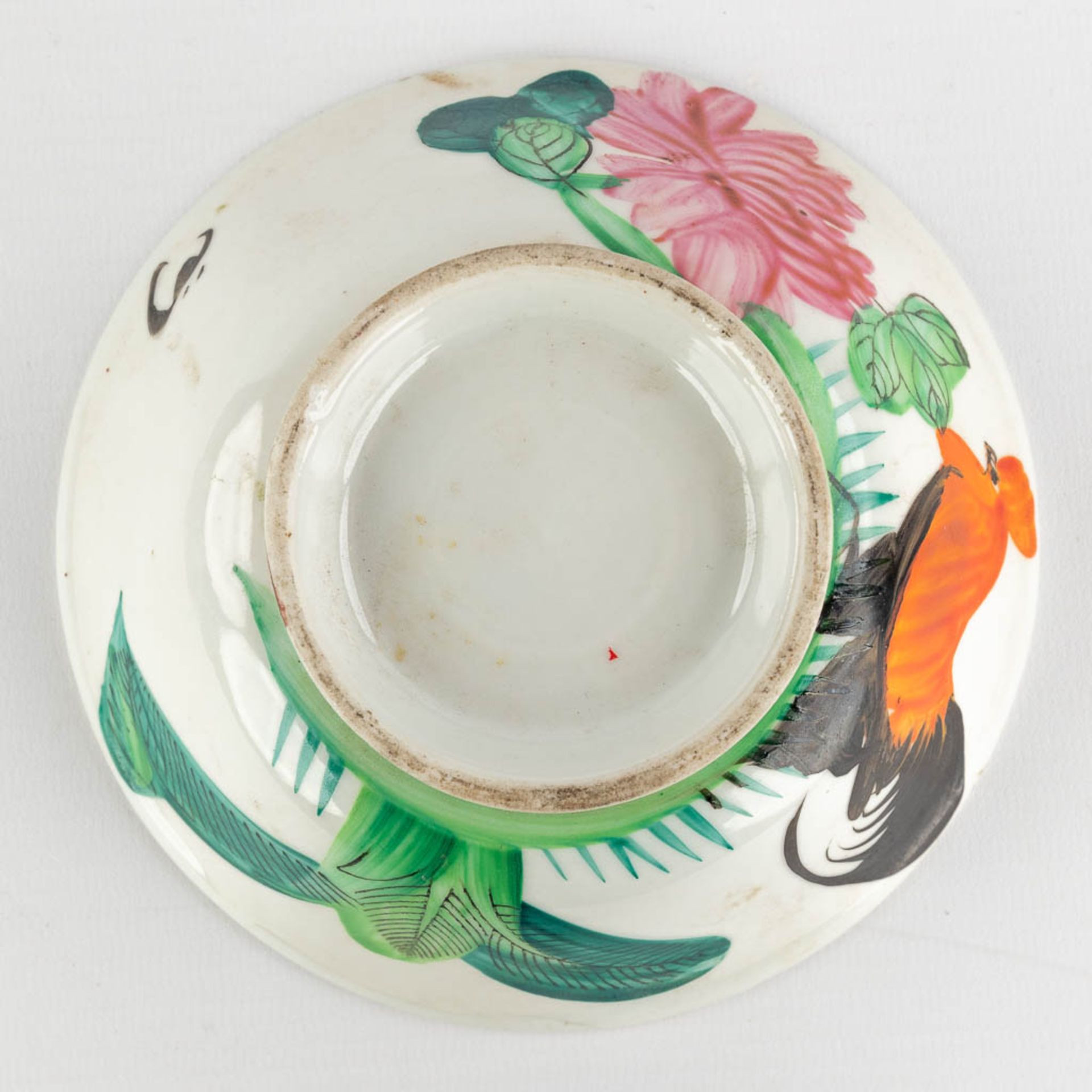 Five pieces of Chinese porcelain and stoneware, Prunus, Famille Verte, and Nanking. 20th C. (H:28 x - Image 32 of 32