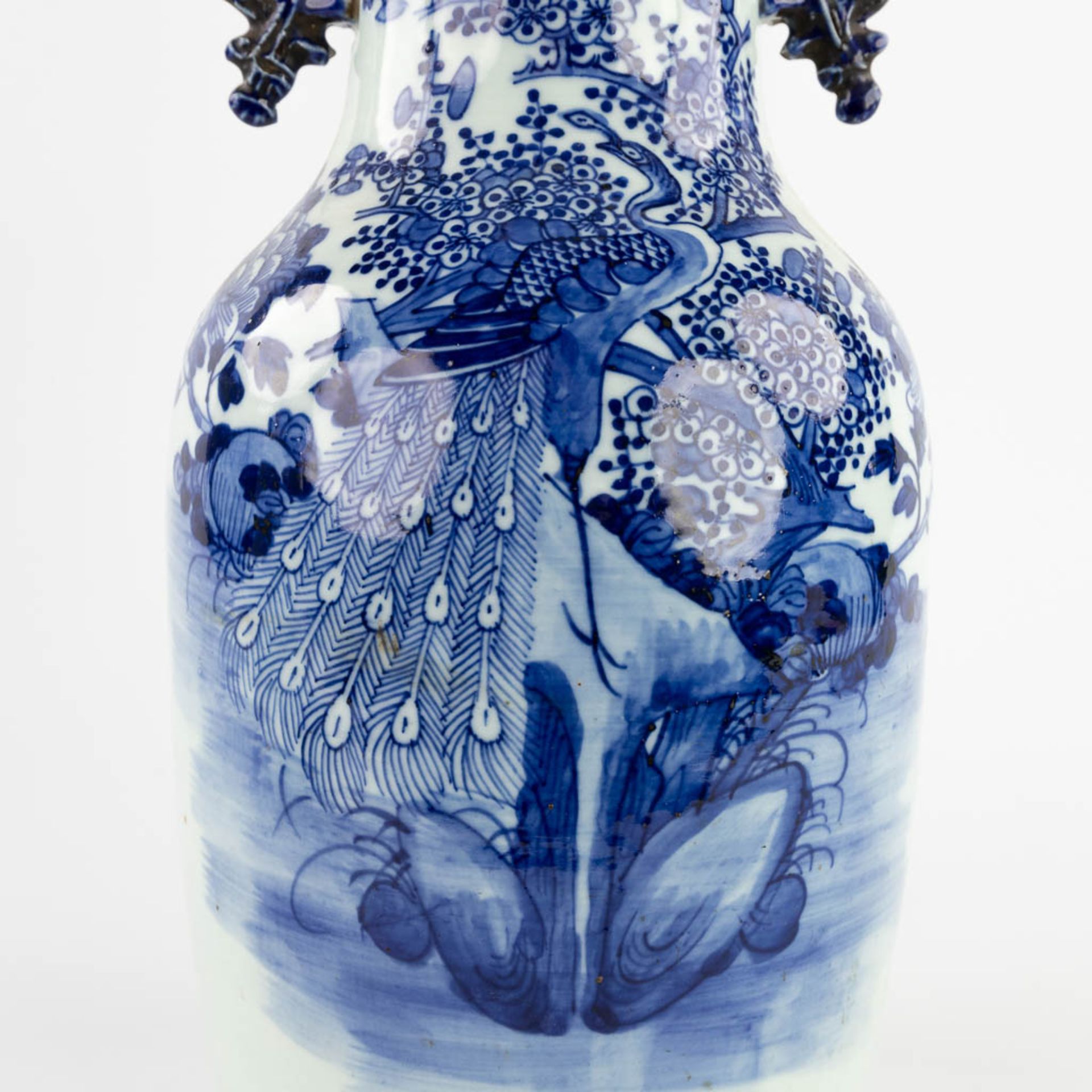 Two Chinese vases, of which one with a lid. Blue-white decor. 19th/20th C. (H:45 x D:25 cm) - Image 12 of 13