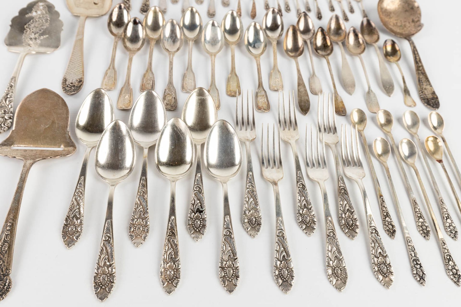 61 pieces of silver cutlery and accessories. (L:29 cm) - Image 5 of 22