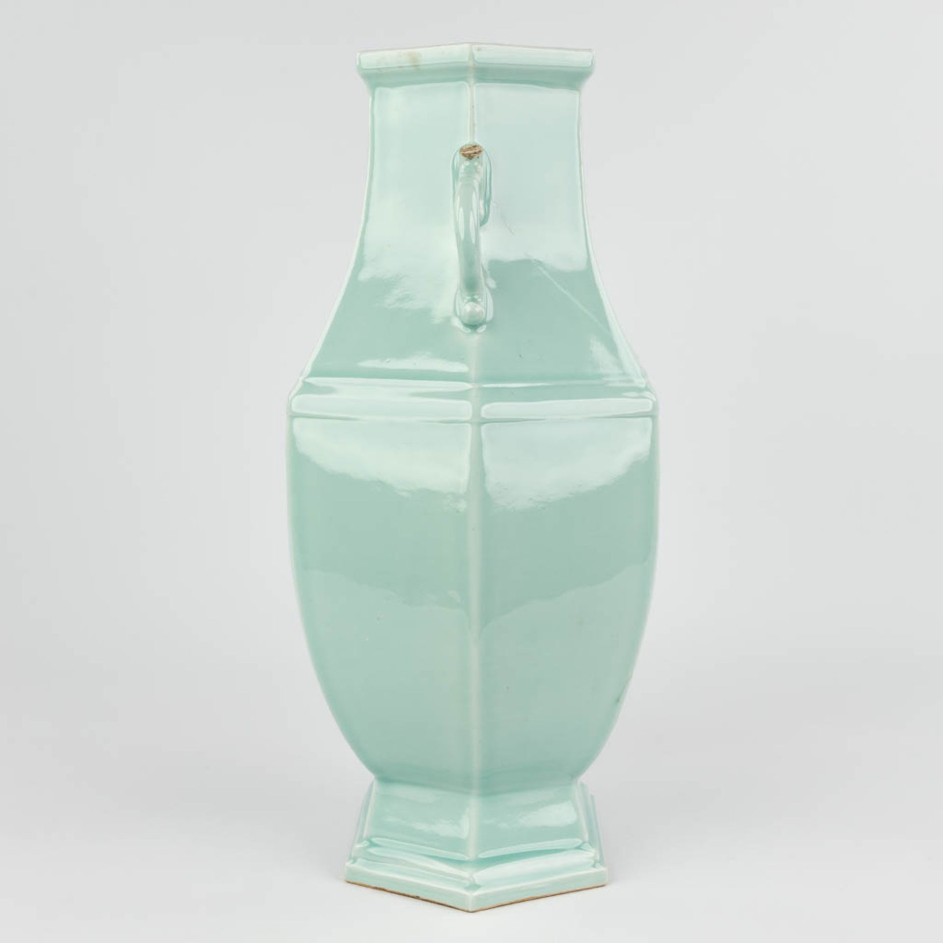 An antique Chinese celadon vase, Hexagonal, Qianlong mark and period. 18th C. (L:20 x W:26 x H:47 cm - Image 5 of 15