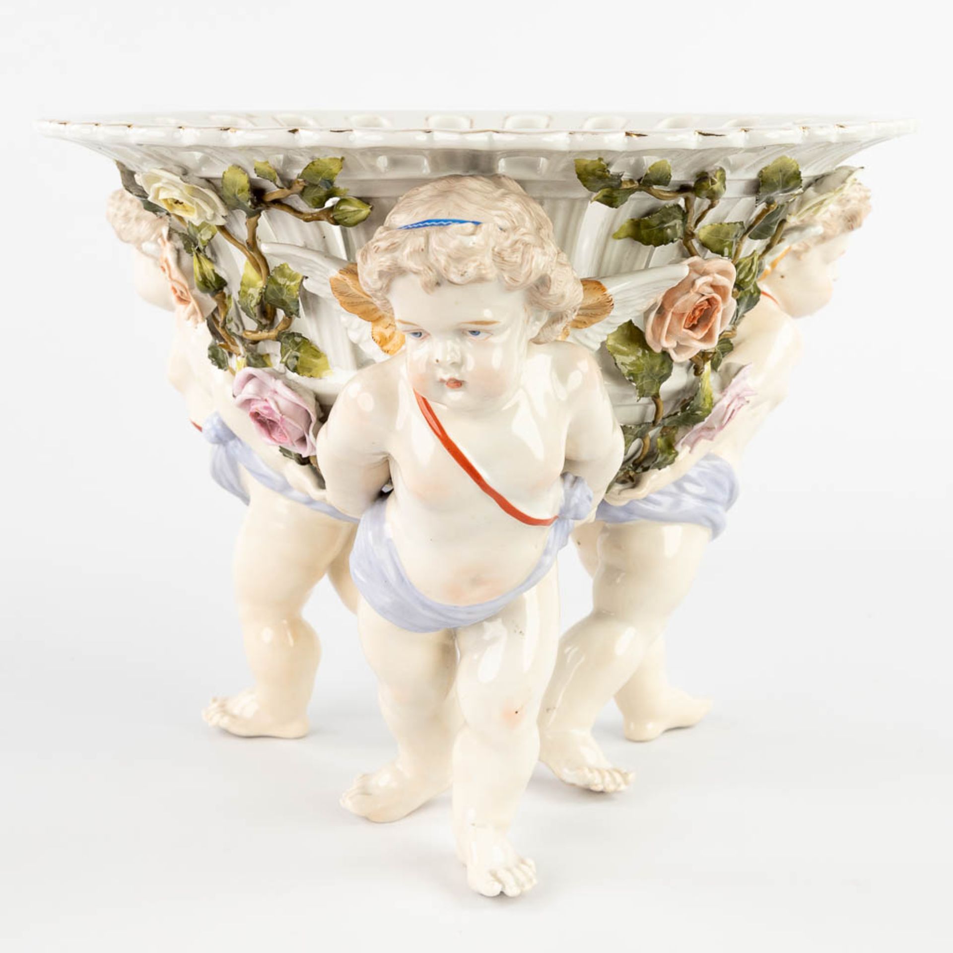 Sitzendorf is a porcelain table centrepiece in the shape of a basket held by putti. 19th C. (H:25 x - Image 3 of 12
