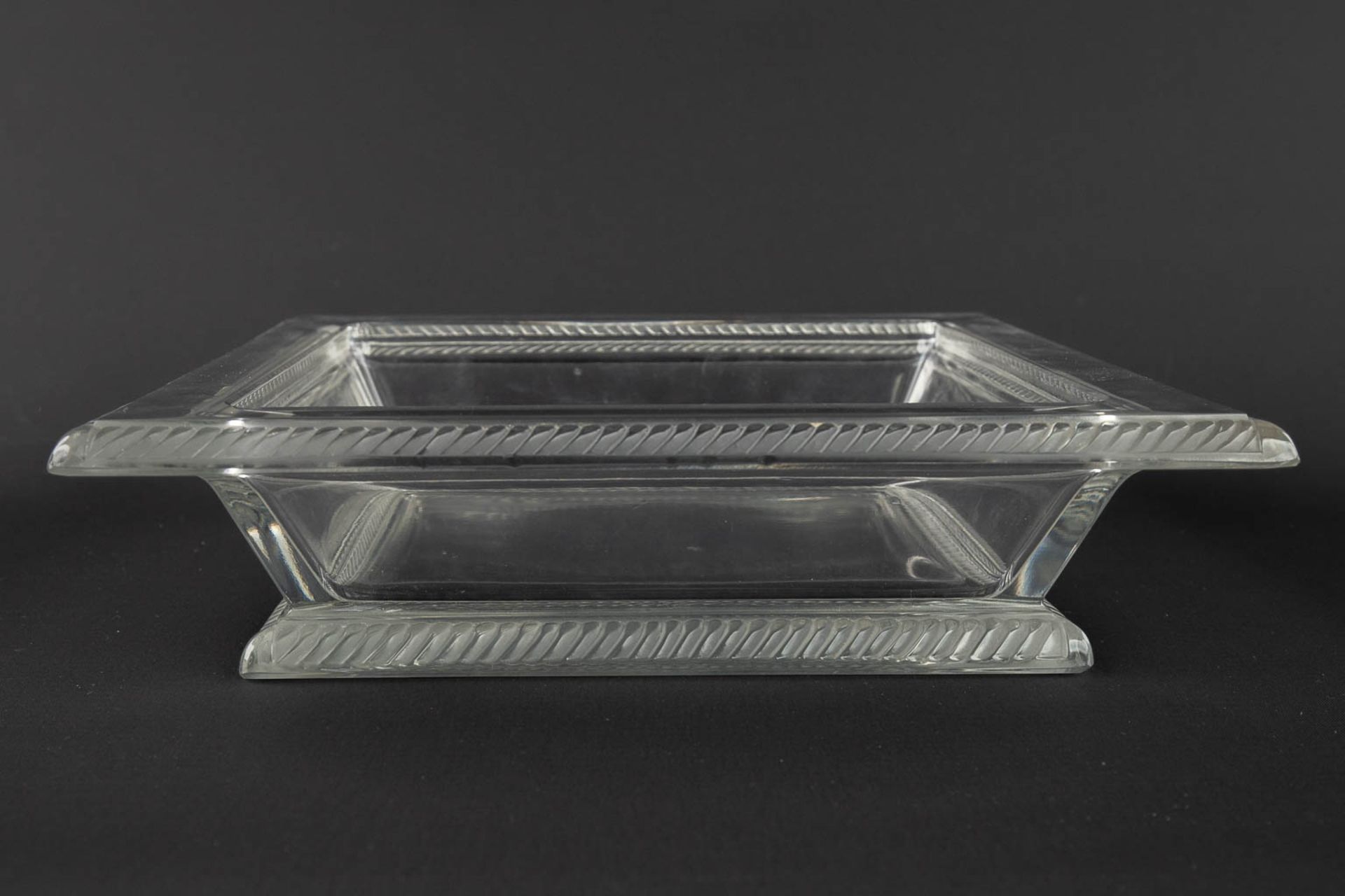 Lalique France, a square 'Vide Poche' or tray, glass. 20th C. (L:25 x W:25 x H:6,5 cm) - Image 3 of 11