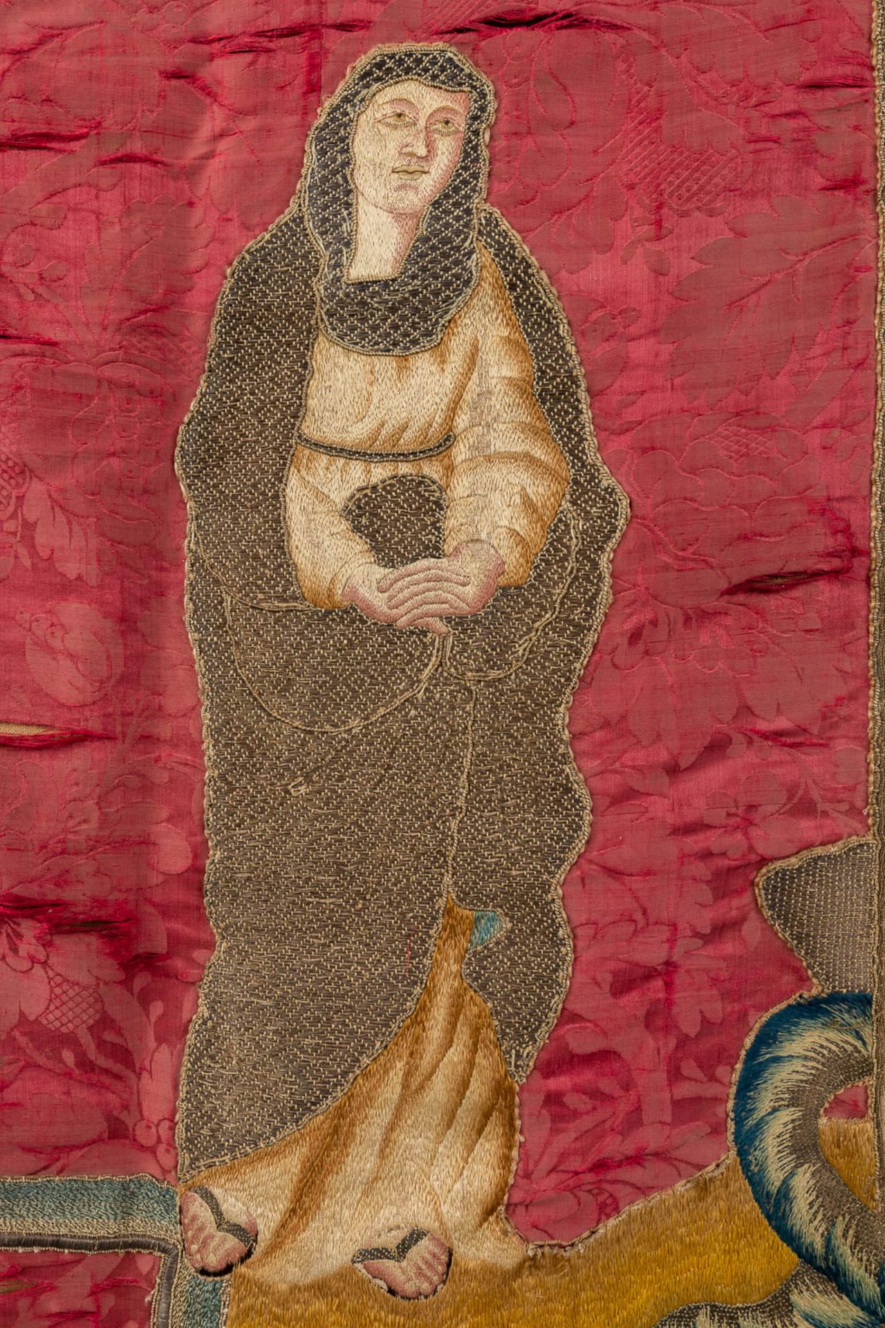 A set of antique and matching banners, finished with embroideries. 18th C. (W:143 x H:145 cm) - Image 5 of 25