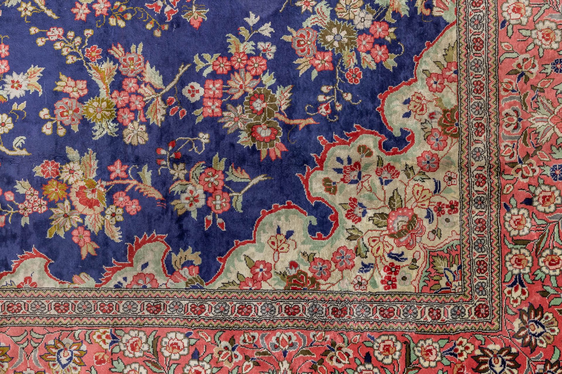 An Oriental hand-made carpet. Isphahan. (L:202 x W:287 cm) - Bild 4 aus 8