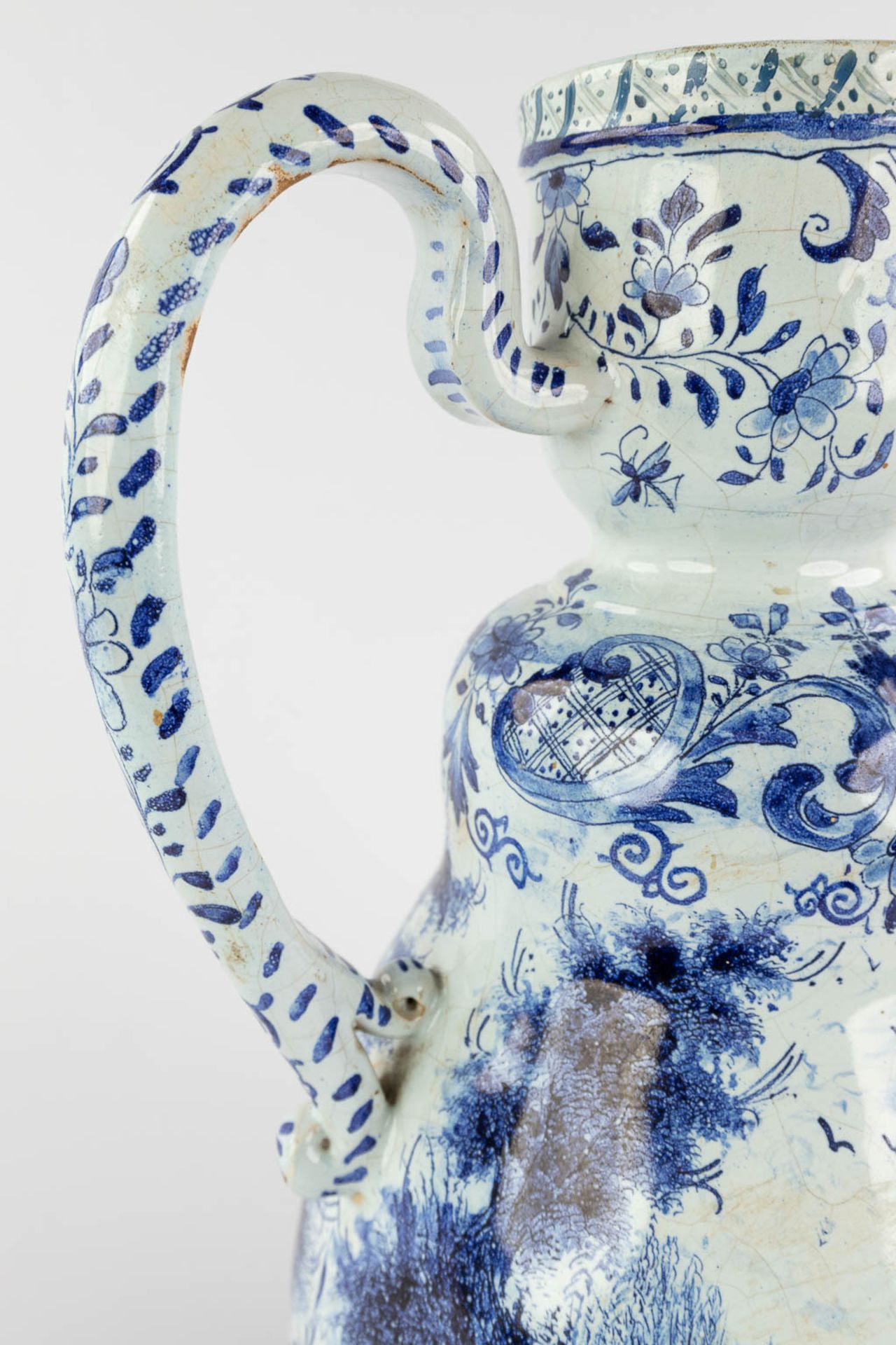 Delft, an antique pitcher with romantic scène, blue-white faience. 18th c. (L:17 x W:20 x H:33 cm) - Image 15 of 20