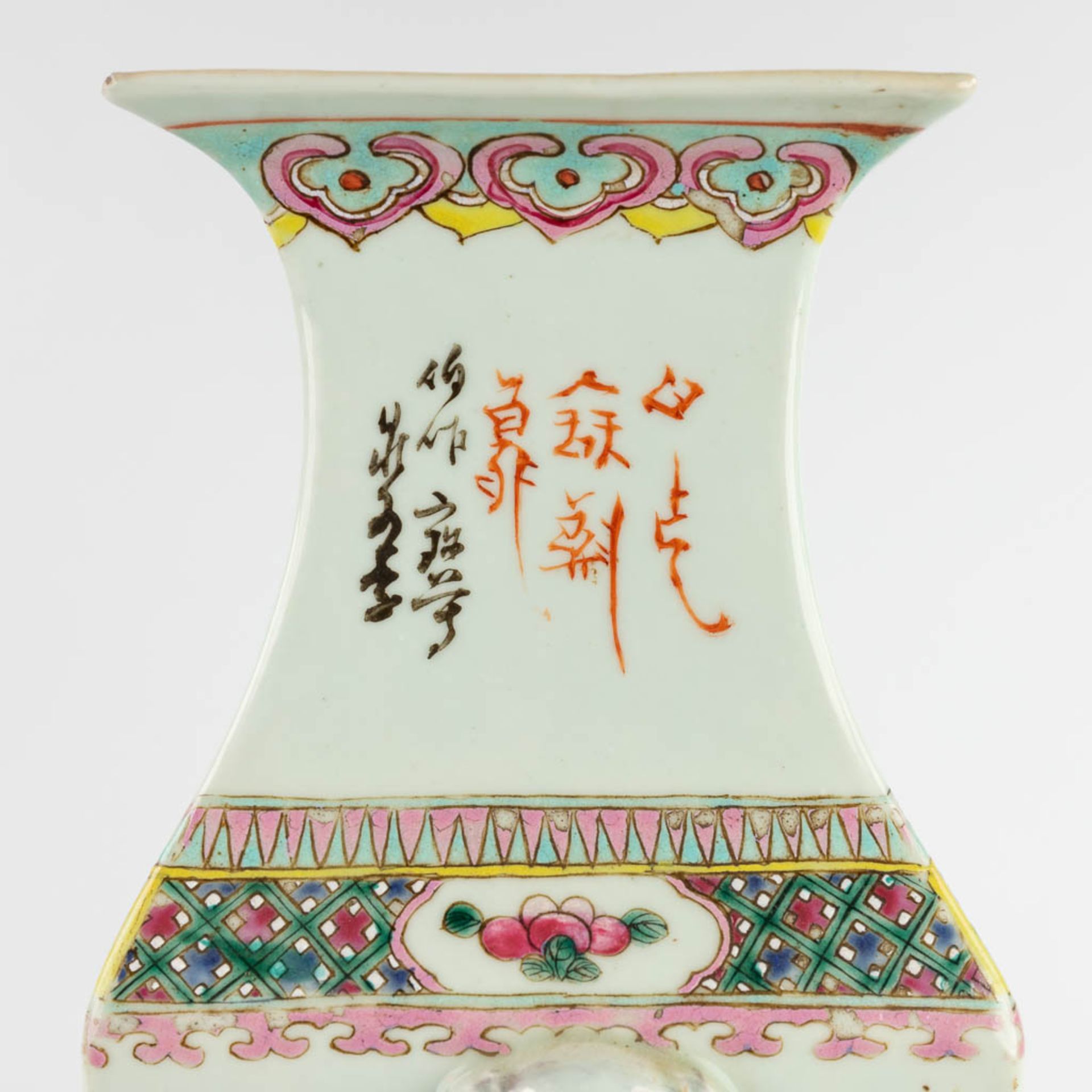 A square Chinese vase Famille Rose, decorated with flower vases. 19th C. (L:17 x W:14,5 x H:42 cm) - Image 9 of 15