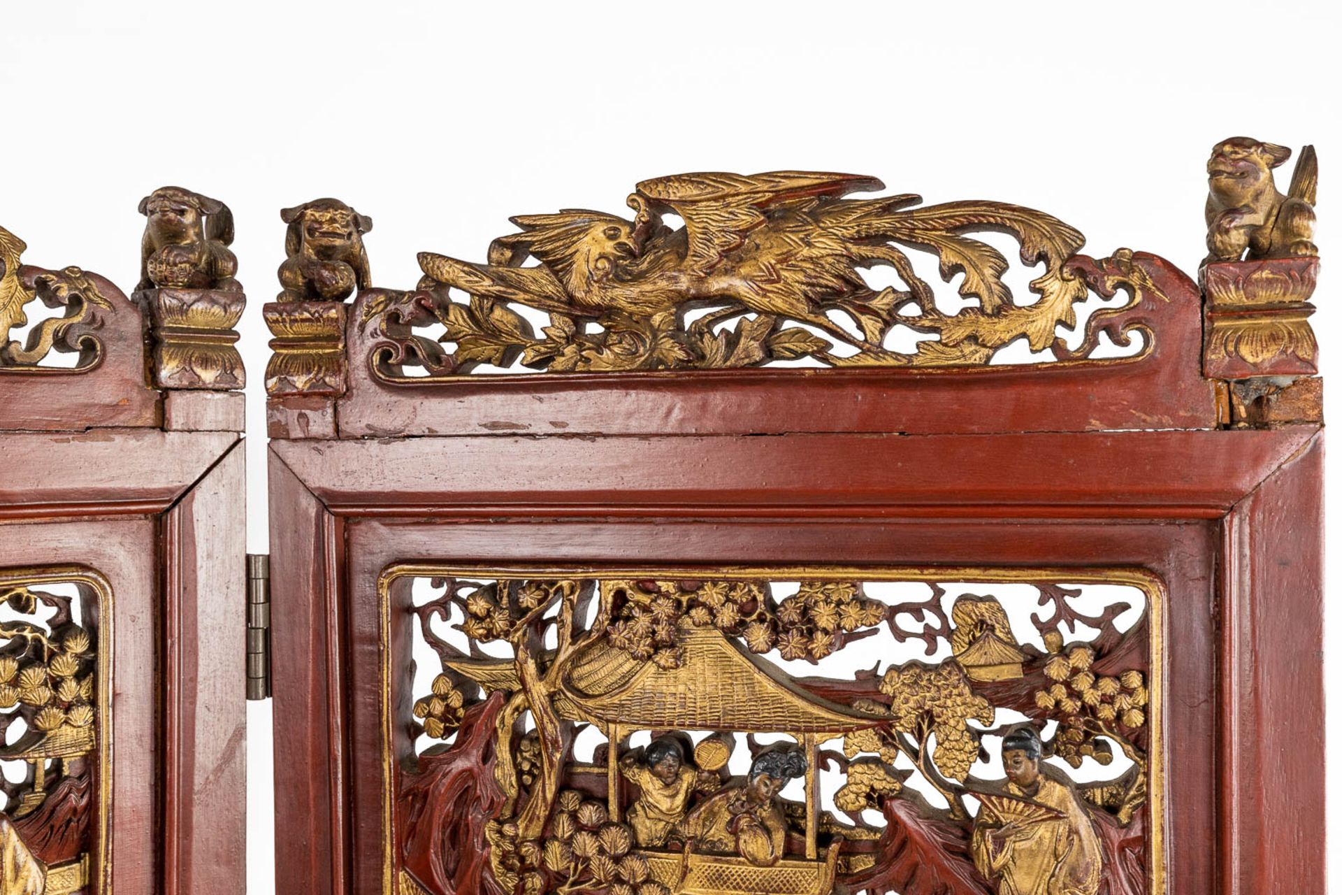 A 4-piece Chinese room divider, sculptured hardwood panels, circa 1900. (W:162 x H:185 cm) - Image 10 of 12
