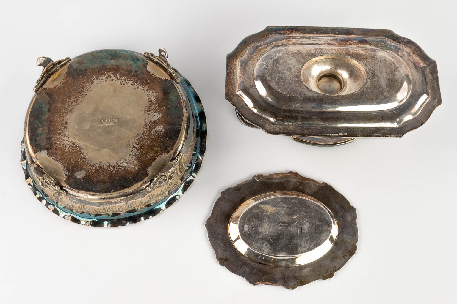 A set of table accessories and utensils, silver-plated metal. (H:8 x D:22 cm) - Image 19 of 23