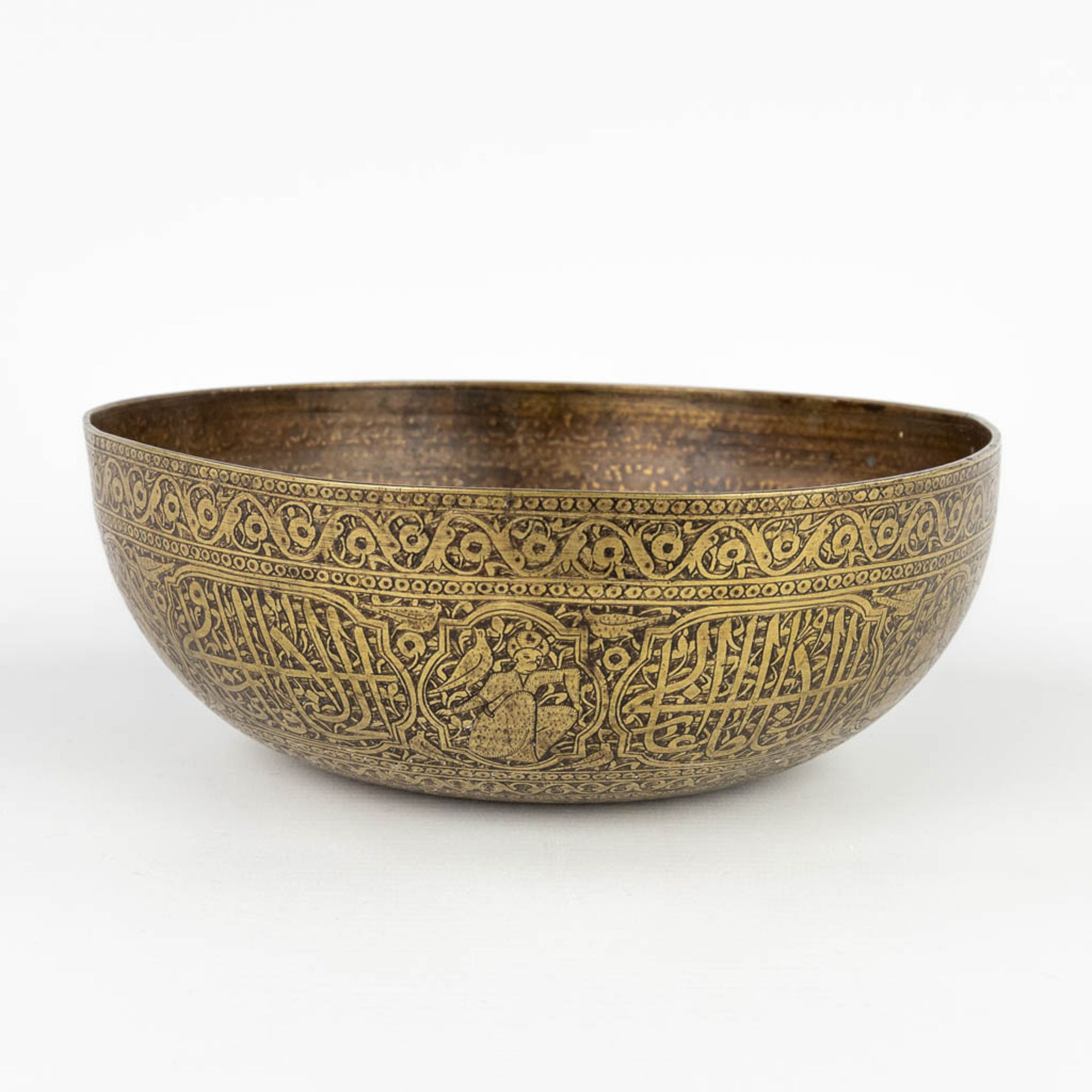 A bowl, Islamic origin, bronze. (H:8 x D:23 cm) - Bild 7 aus 13