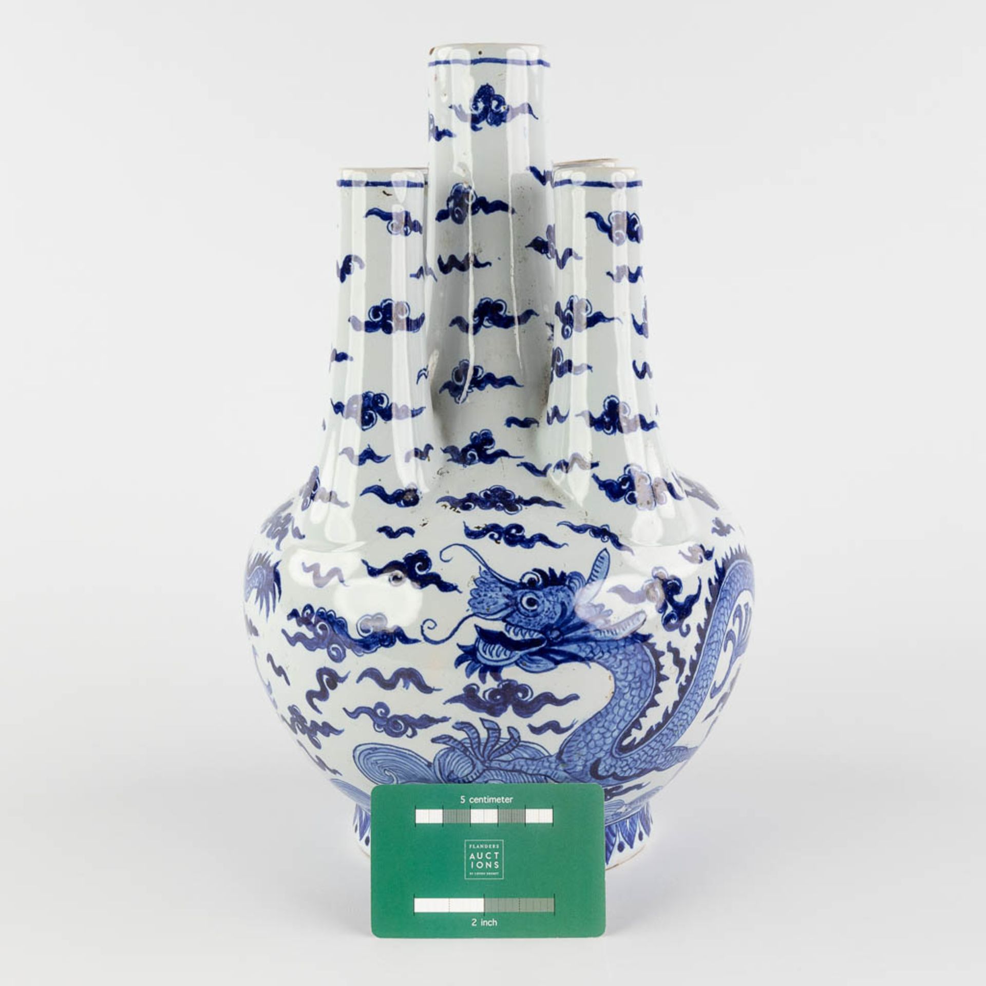 Charles-François Fourmaintraux-Courquin, a tulip vase with Chinoiserie dragon decor France. 19th C. - Image 2 of 15