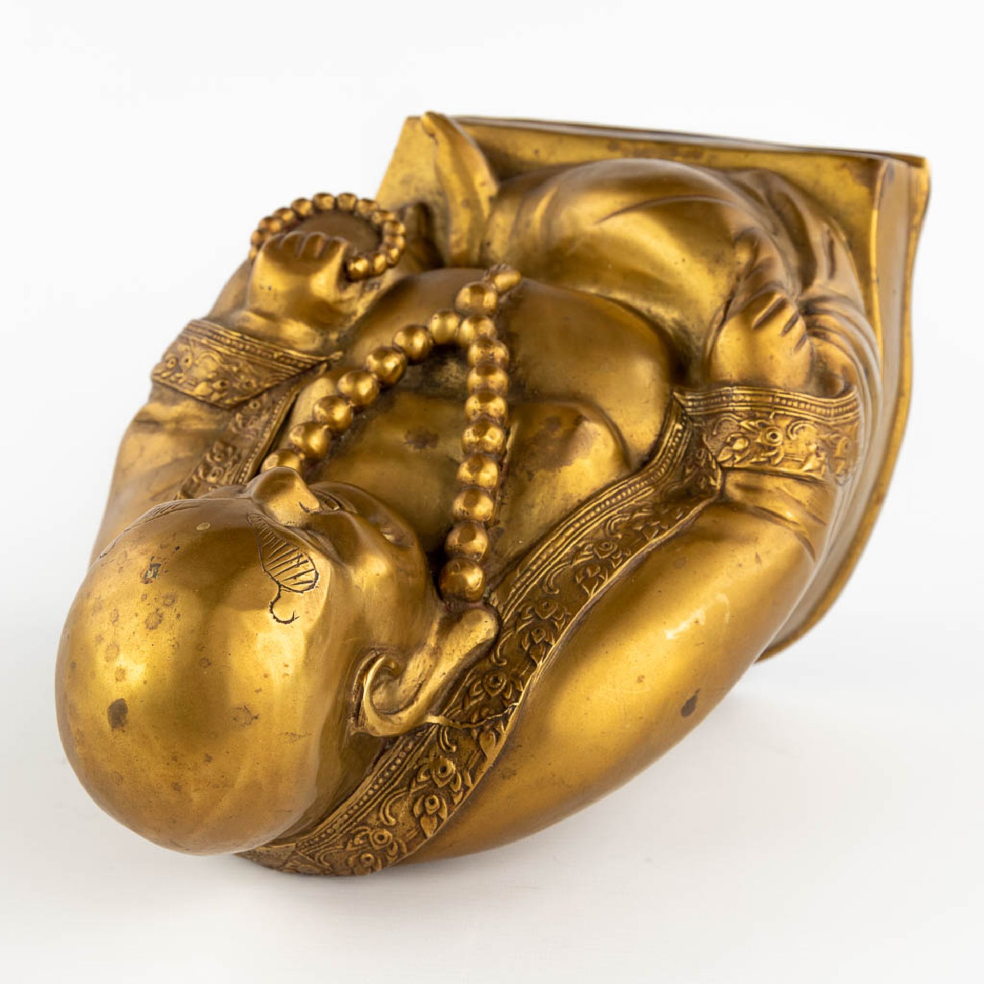 A Chinese laughing buddha, polished bronze. (L:27 x W:27 x H:34 cm) - Image 9 of 11