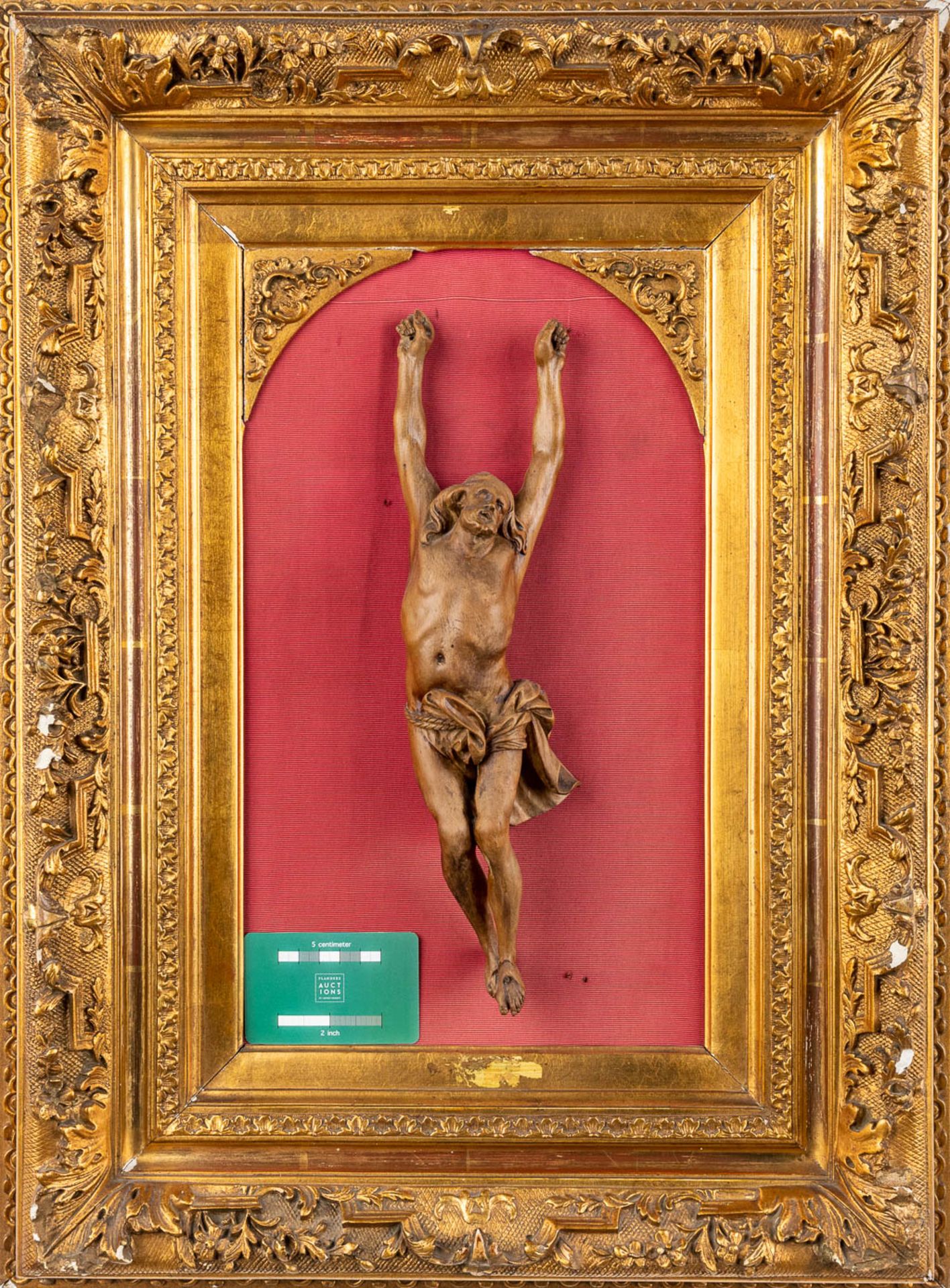 An antique wood-scultpured Corpus Christi, mounted in a gilt frame. (H:63 cm) - Image 2 of 12