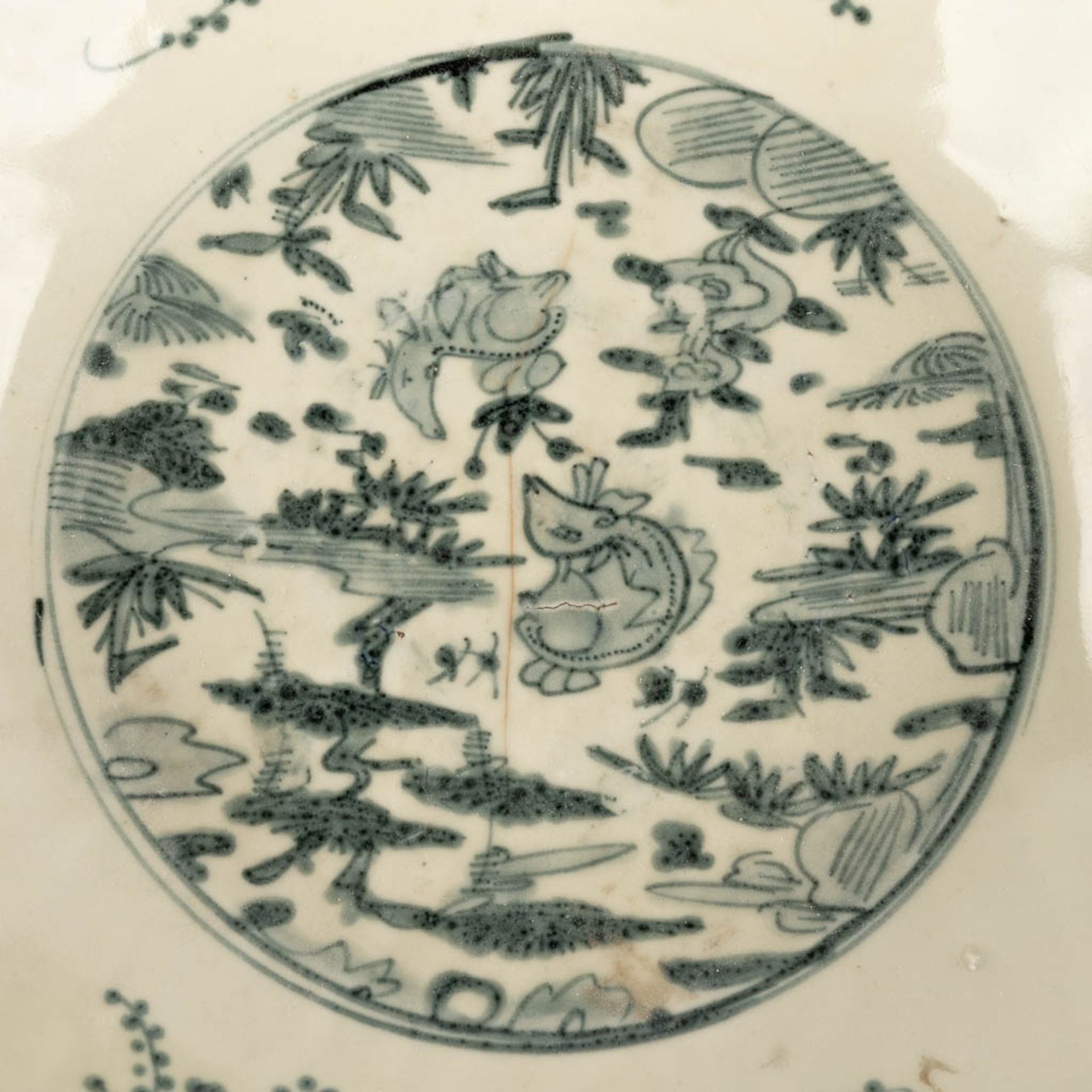 A large Chinese plate with blue-white decor 'Resting Deer'. (H:9 x D:39 cm) - Image 4 of 15