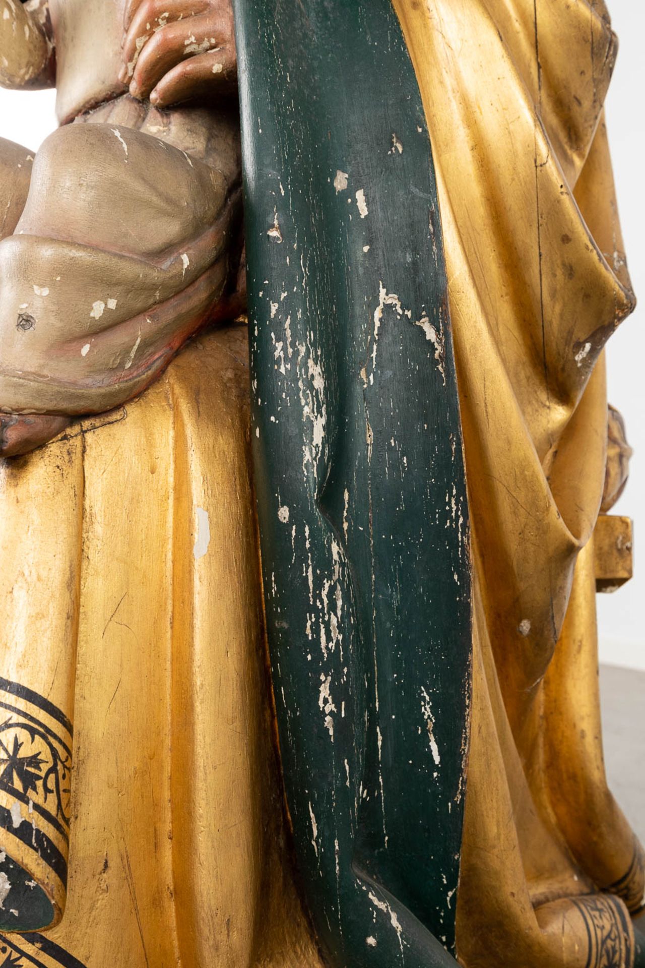 An antique wood-sculptured statue of Saint Anna with child, gilt and polychrome. 18th/19th C. (L:51 - Image 17 of 20