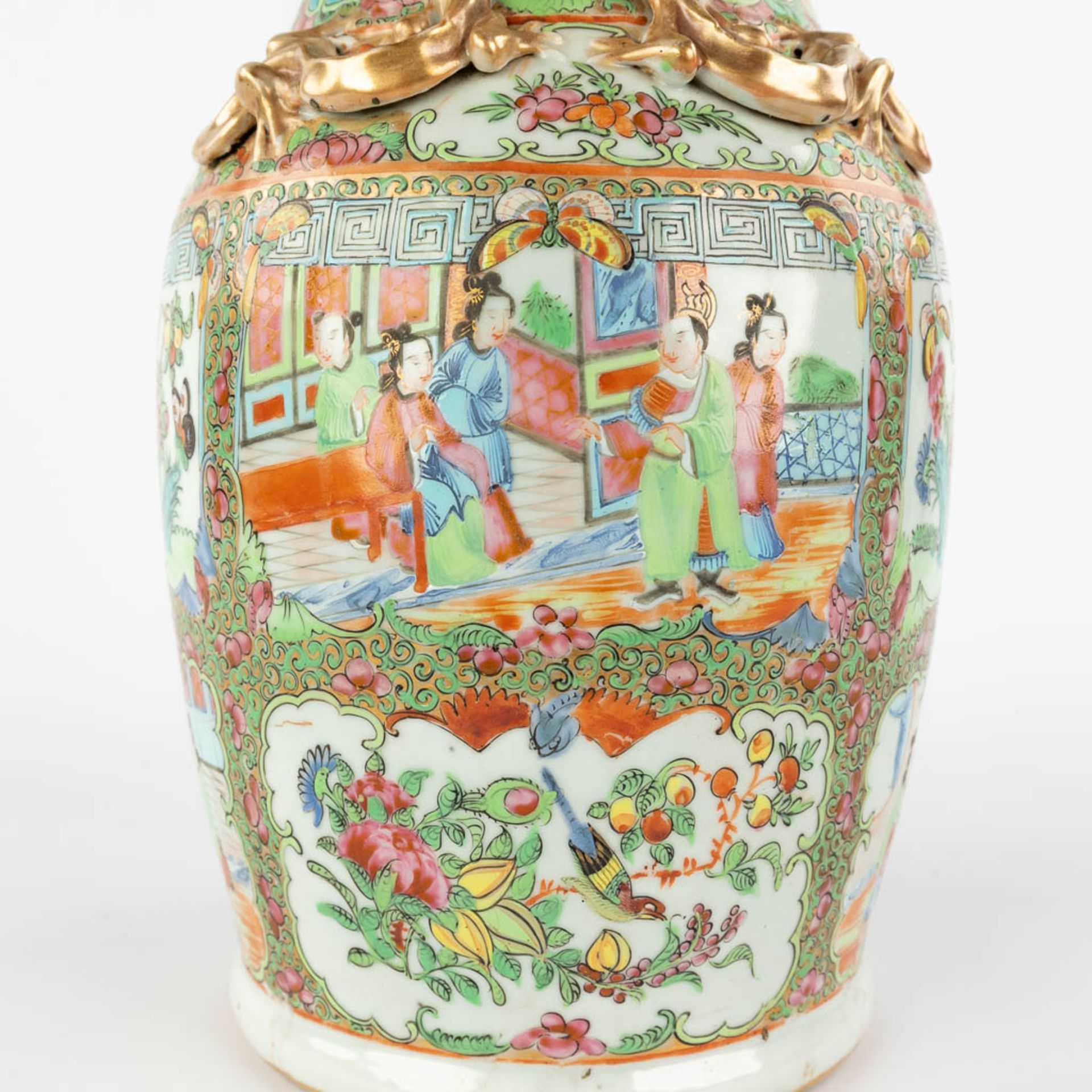 Two Chinese Canton vases. 19th/20th C. (H:44 cm) - Image 16 of 19