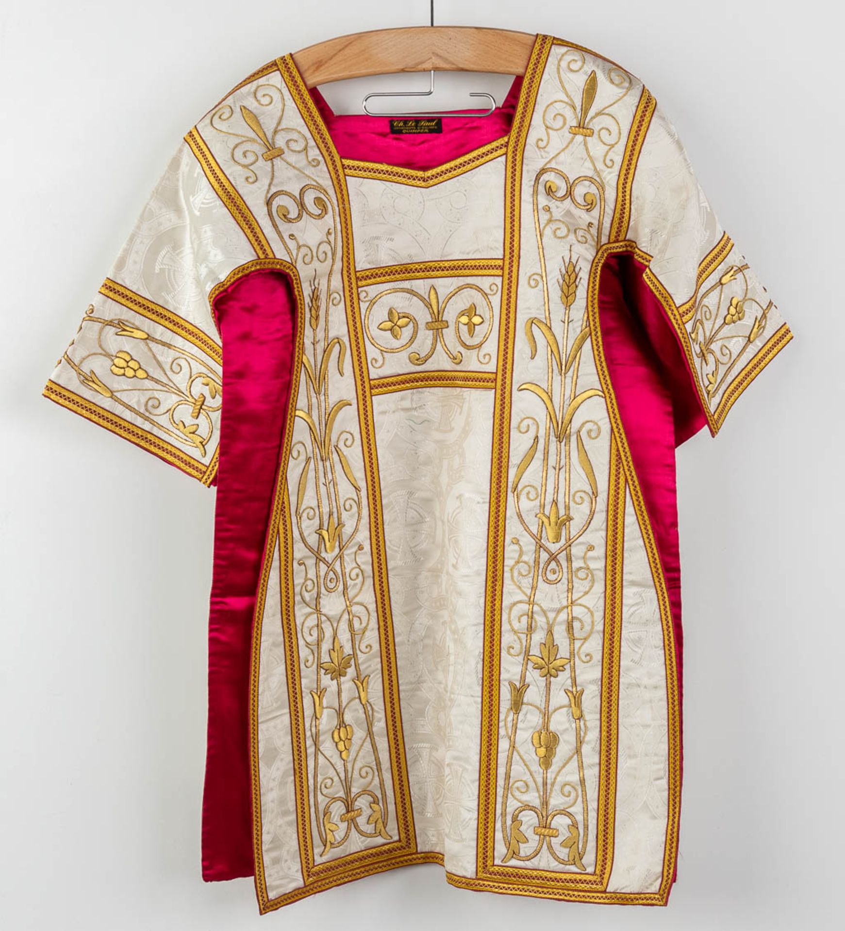 A matching set of Liturgical robes, 4 dalmatics, maniples and stola. - Image 9 of 17